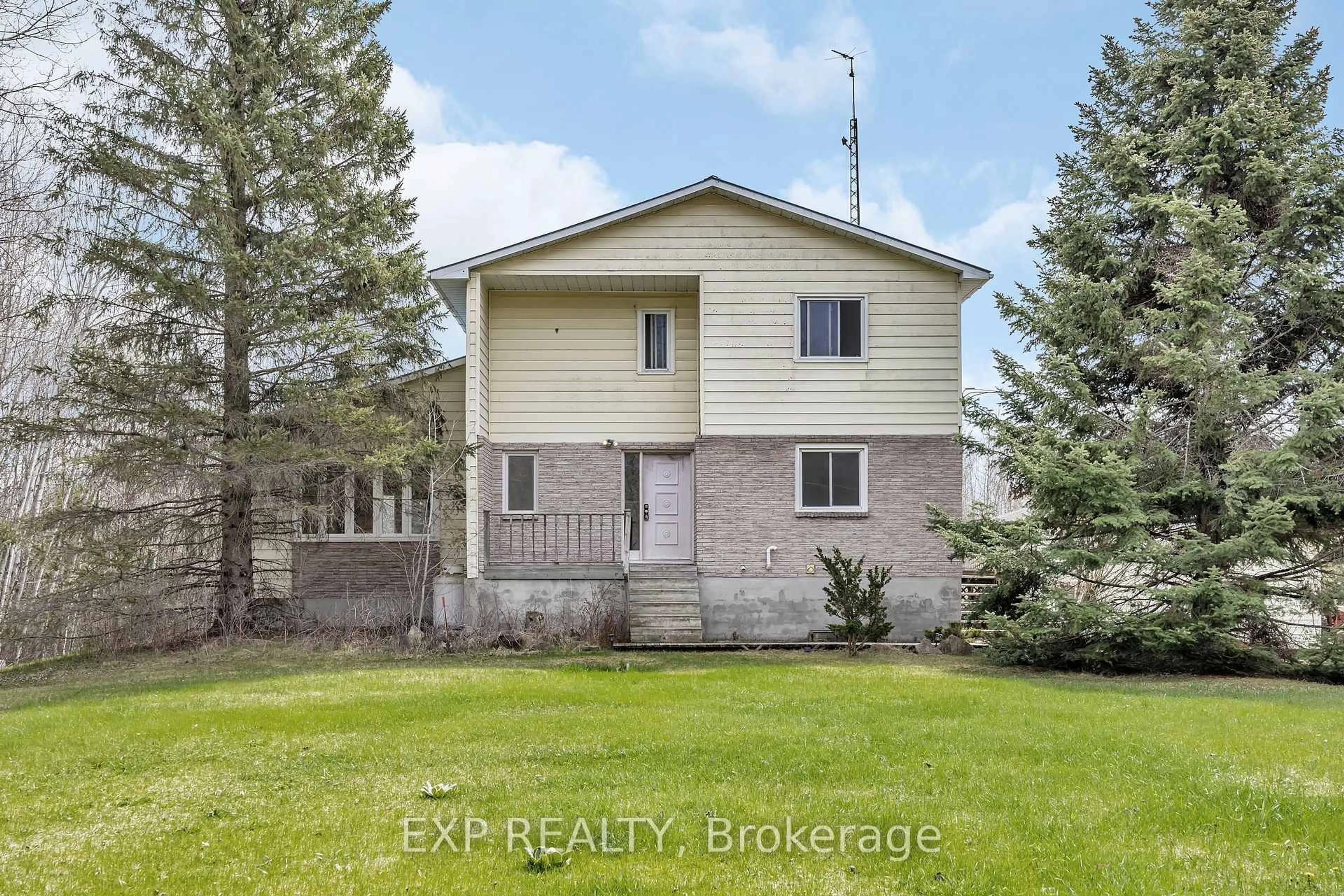 A pic from outside/outdoor area/front of a property/back of a property/a pic from drone, unknown for 490 Craig Rd, North Grenville Ontario K0G 1S0