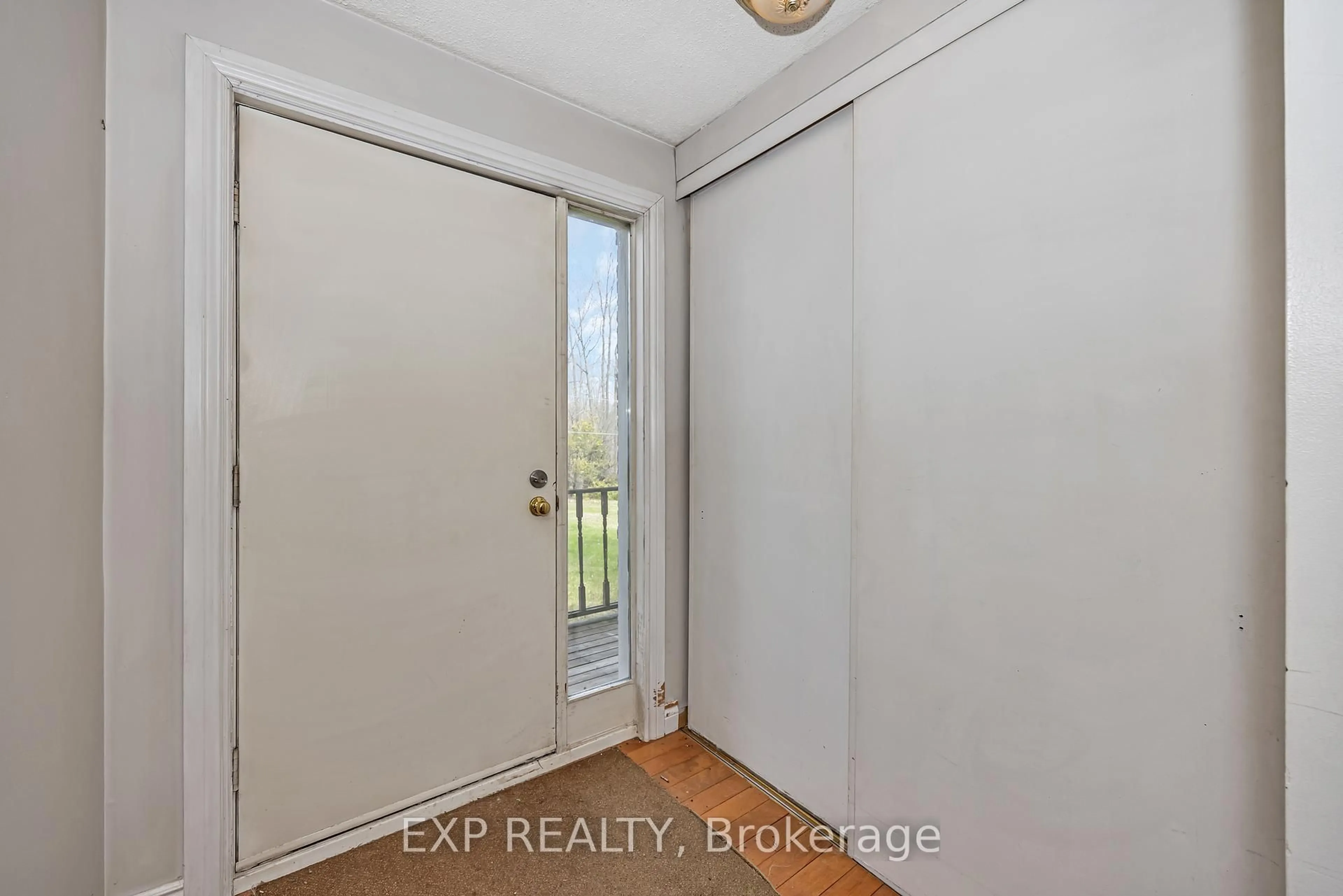 Indoor entryway for 490 Craig Rd, North Grenville Ontario K0G 1S0