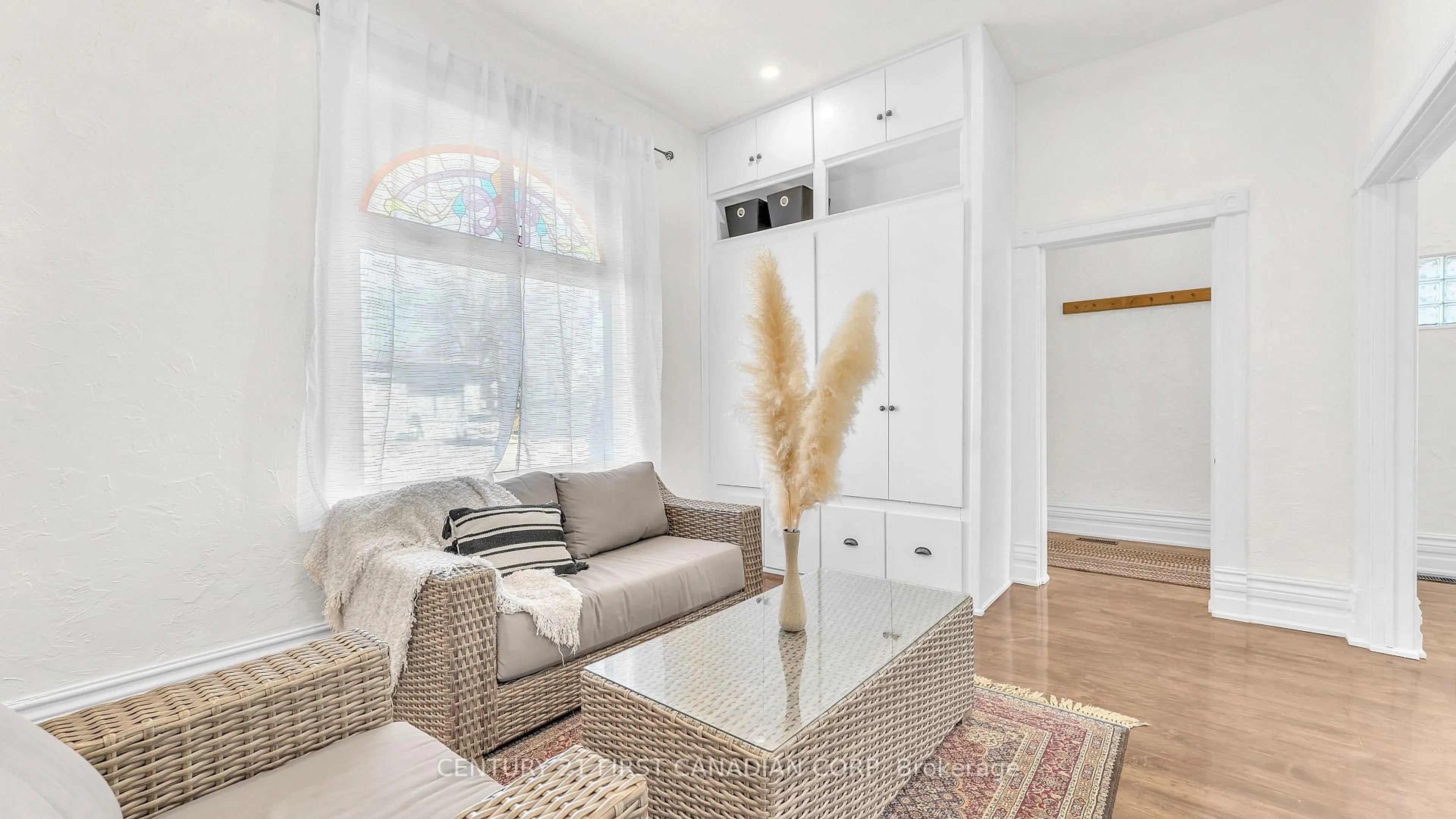 Living room with furniture, unknown for 449 Hamilton Rd, London East Ontario N5Z 1S2