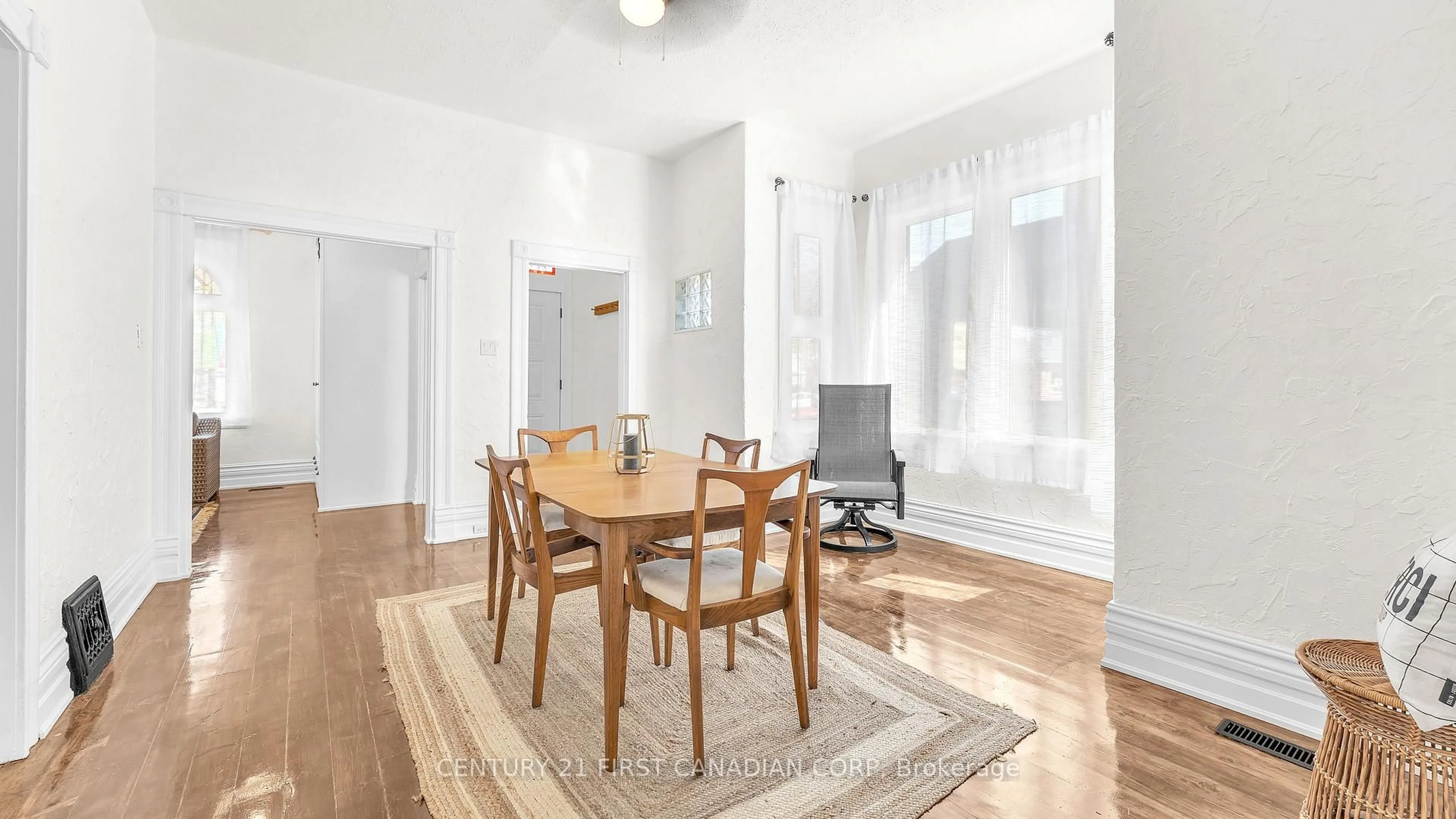 Dining room, unknown for 449 Hamilton Rd, London East Ontario N5Z 1S2