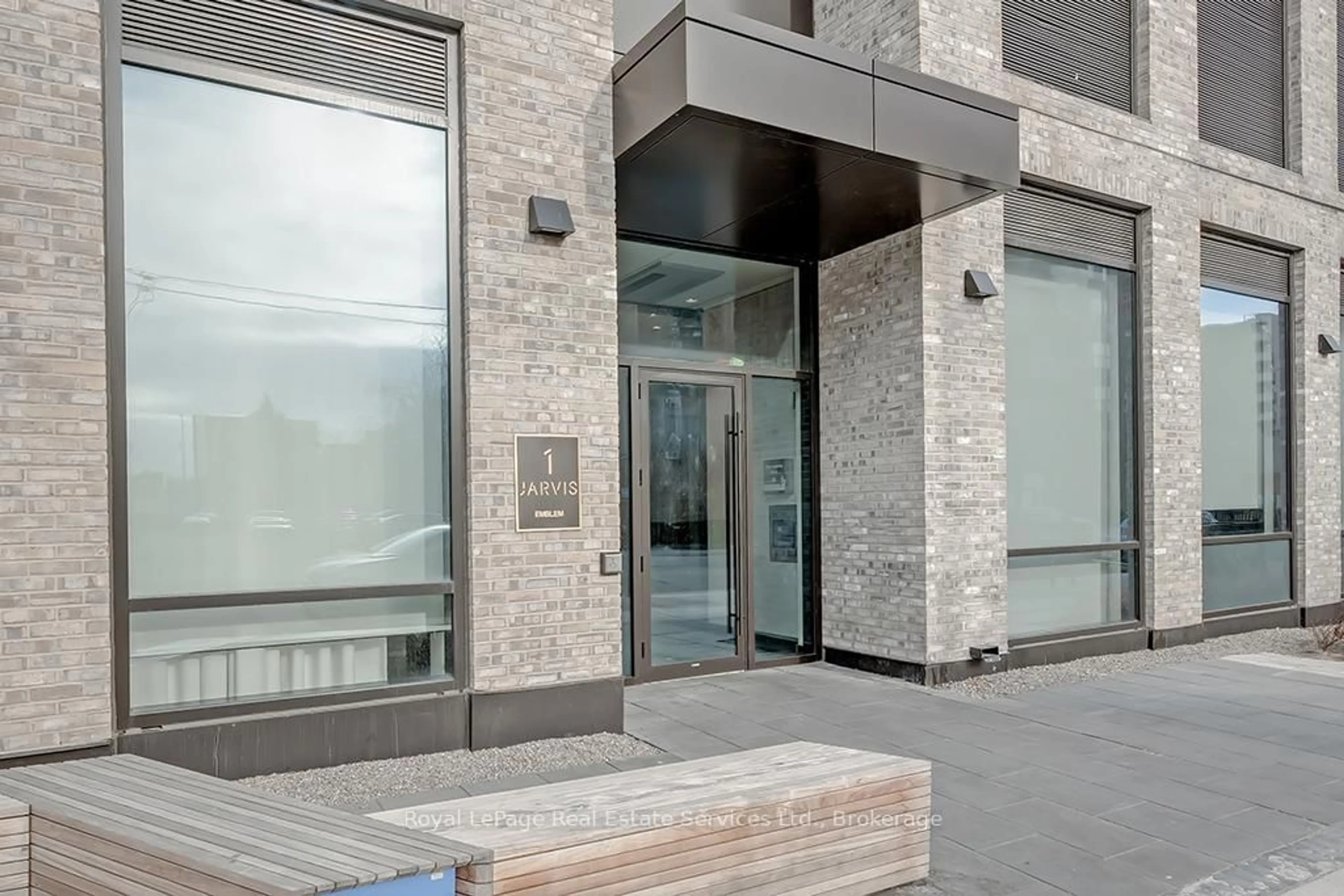Indoor foyer for 1 Jarvis St #912, Hamilton Ontario L8R 3J2