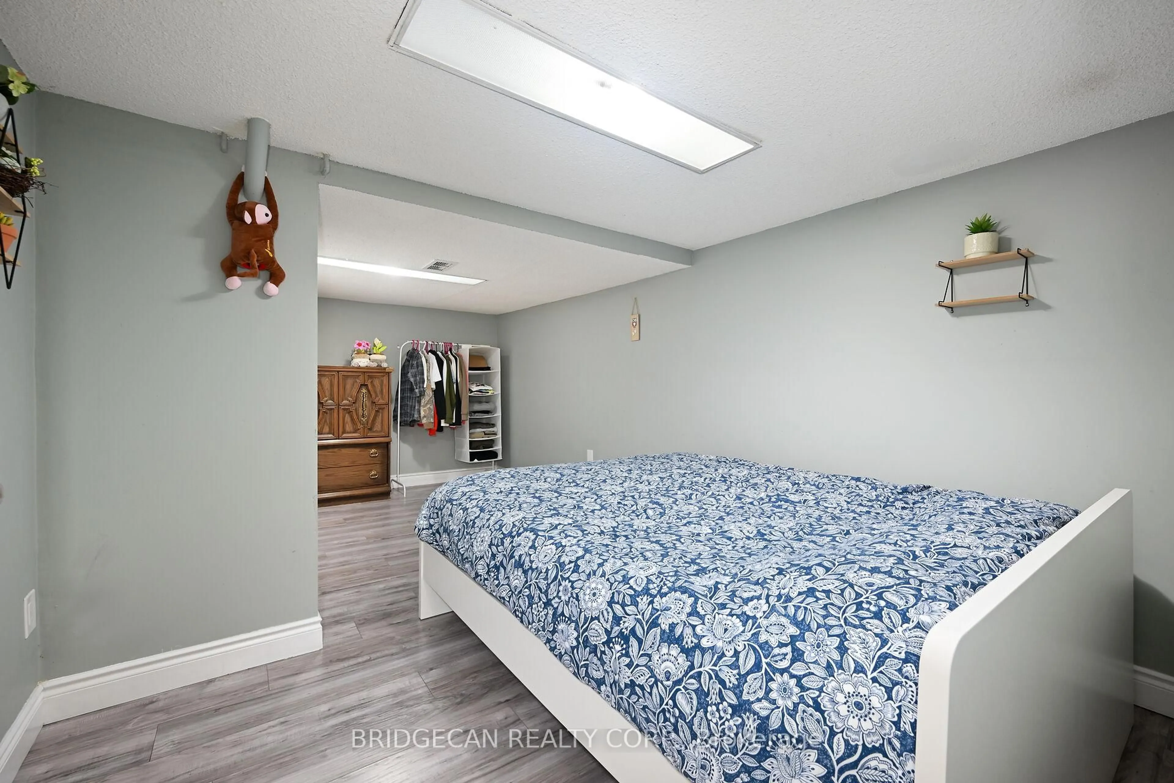 Bedroom with bed, unknown for 27 Promenade Dr, Hamilton Ontario L8J 2T3