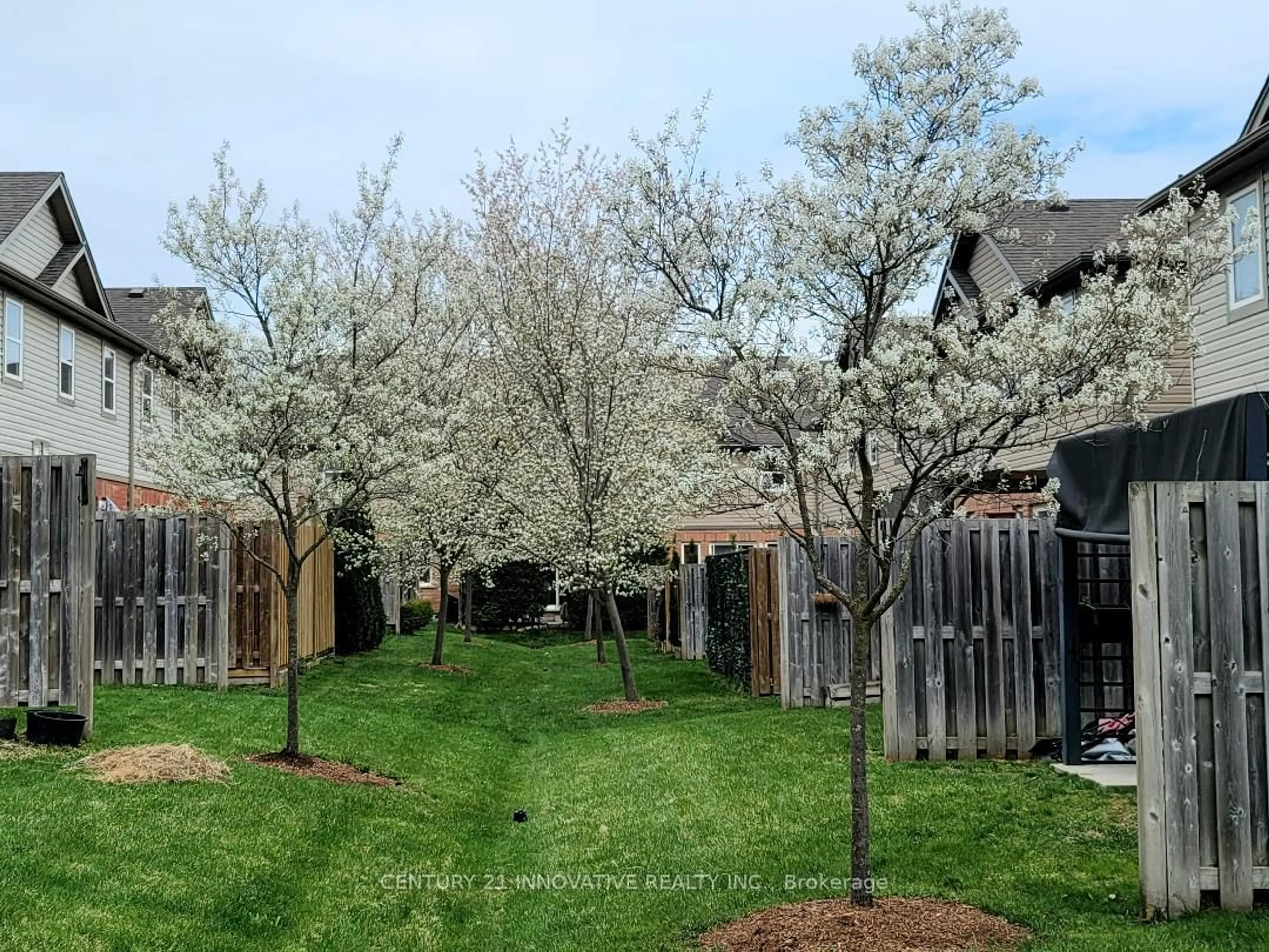 A pic from outside/outdoor area/front of a property/back of a property/a pic from drone, street for 535 Margaret St #49, Cambridge Ontario N3H 0A5
