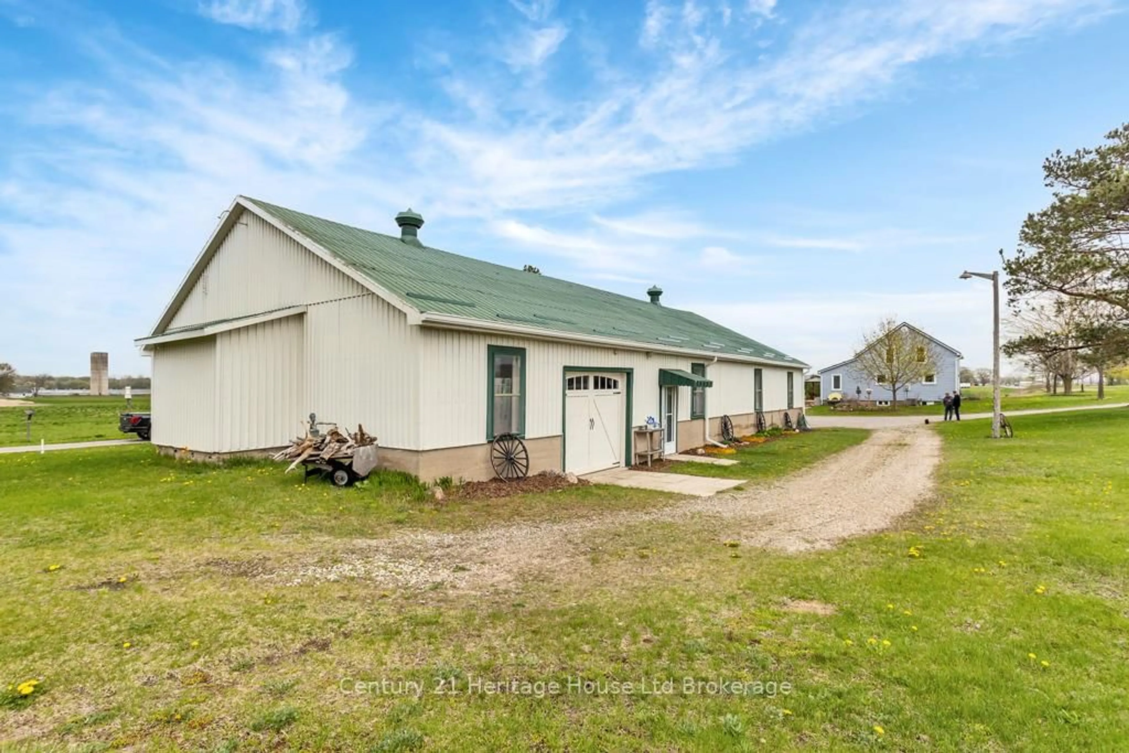 A pic from outside/outdoor area/front of a property/back of a property/a pic from drone, building for 407 Main St, Norfolk Ontario N0J 1E0
