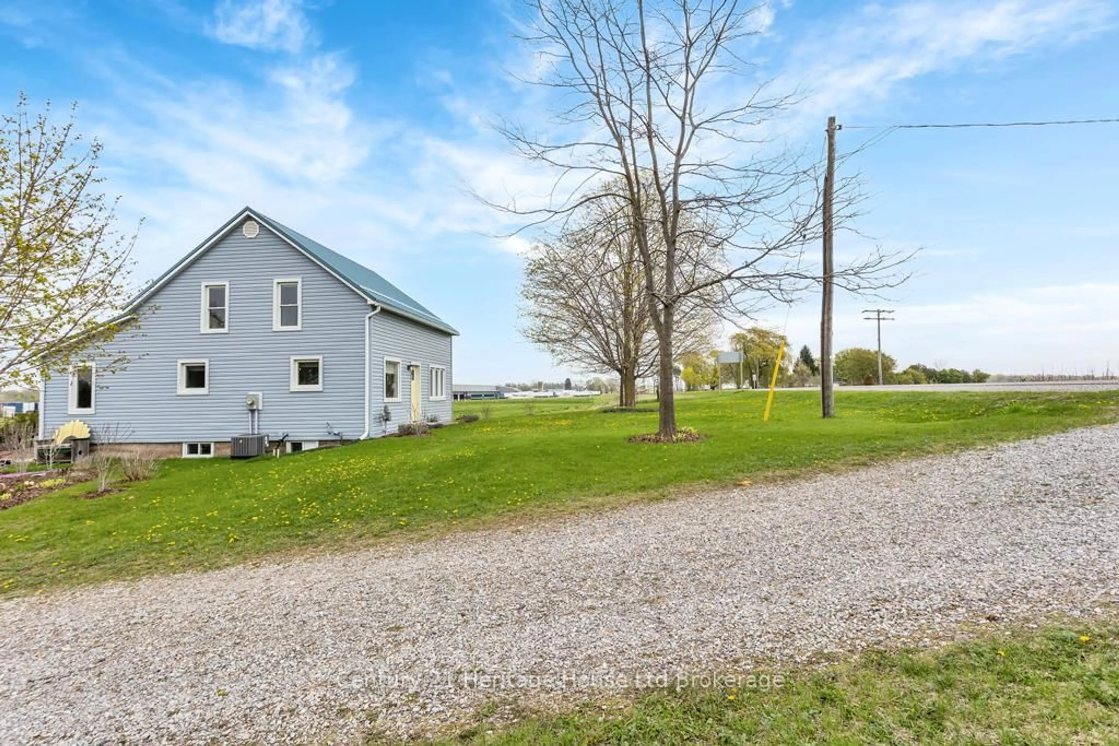 A pic from outside/outdoor area/front of a property/back of a property/a pic from drone, water/lake/river/ocean view for 407 Main St, Norfolk Ontario N0J 1E0