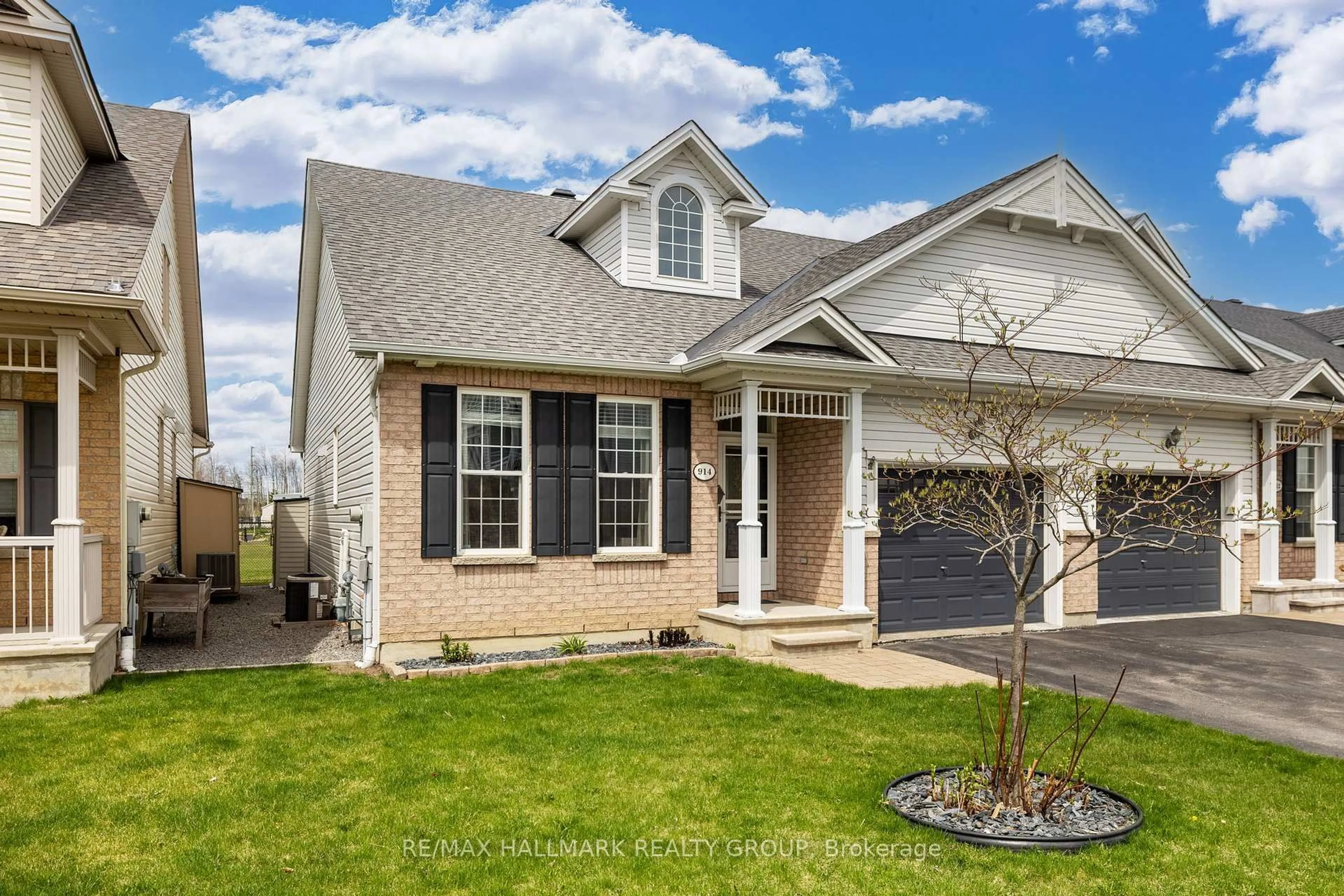 Home with brick exterior material, street for 914 Eastboro Ave, Orleans Ontario K1W 0G4