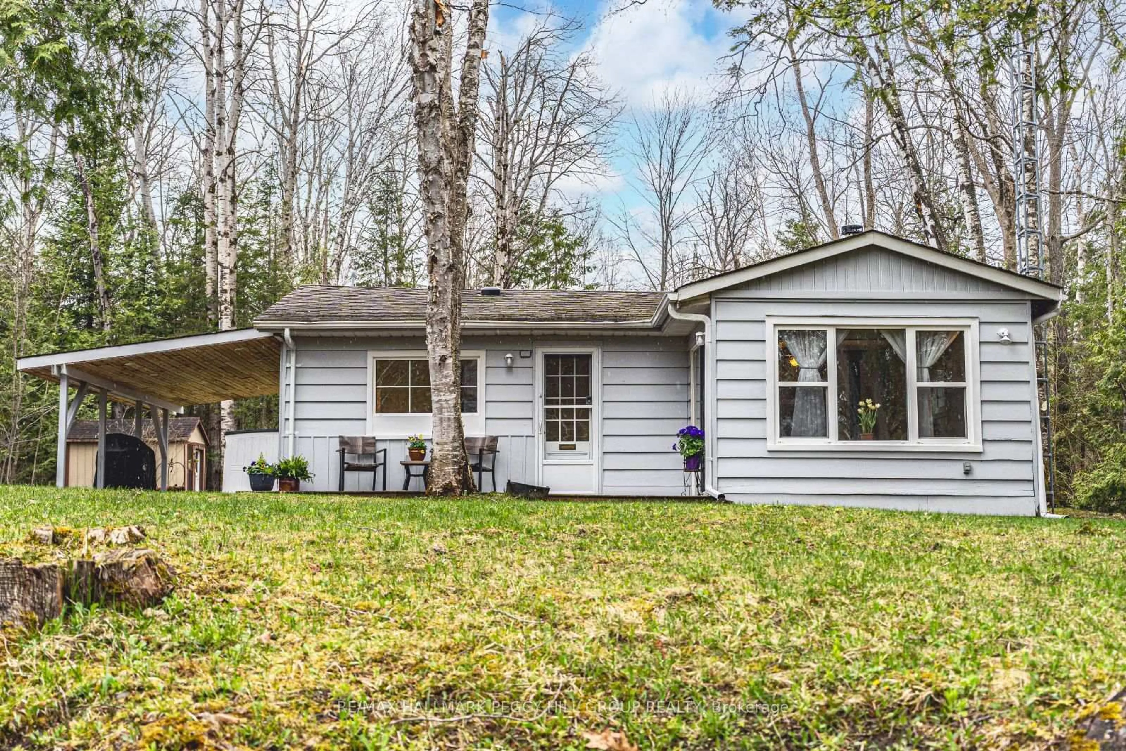 Home with vinyl exterior material, unknown for 15 Duncan Dr, Kawartha Lakes Ontario K0M 1B0