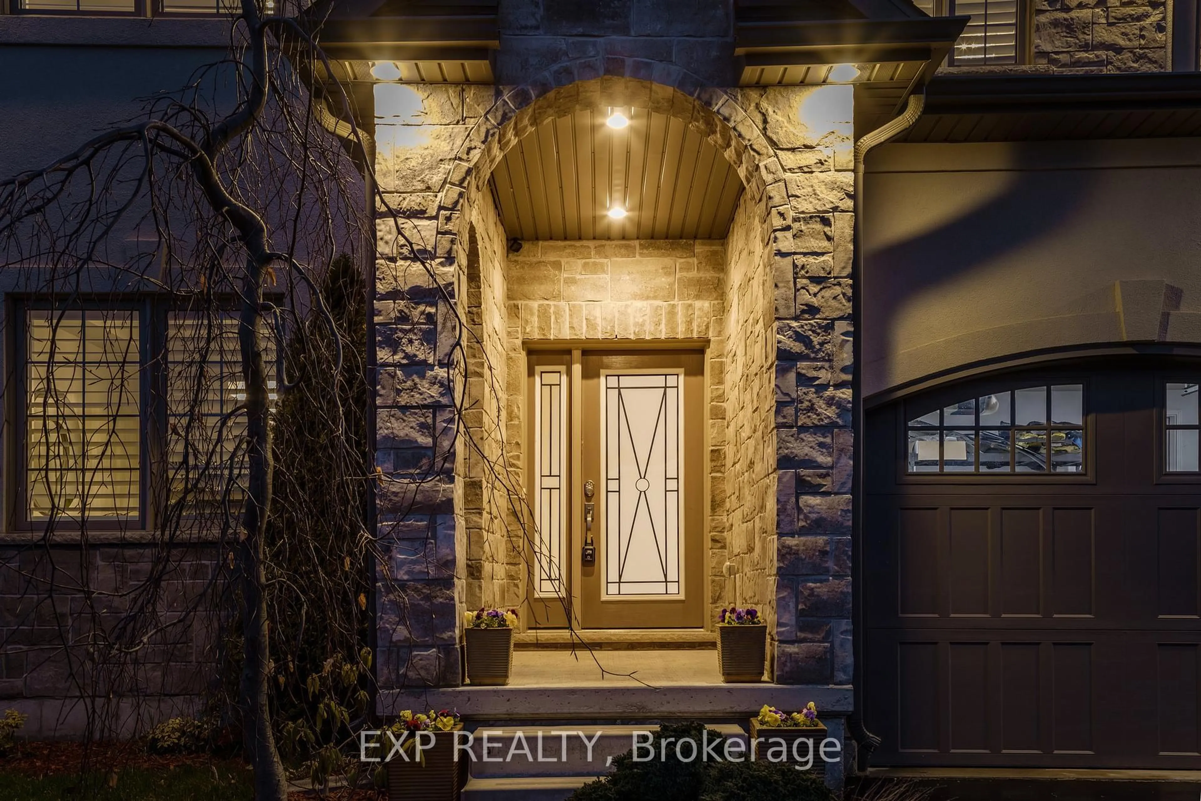 Indoor entryway for 5823 Osprey Ave, Niagara Falls Ontario L2H 0G2