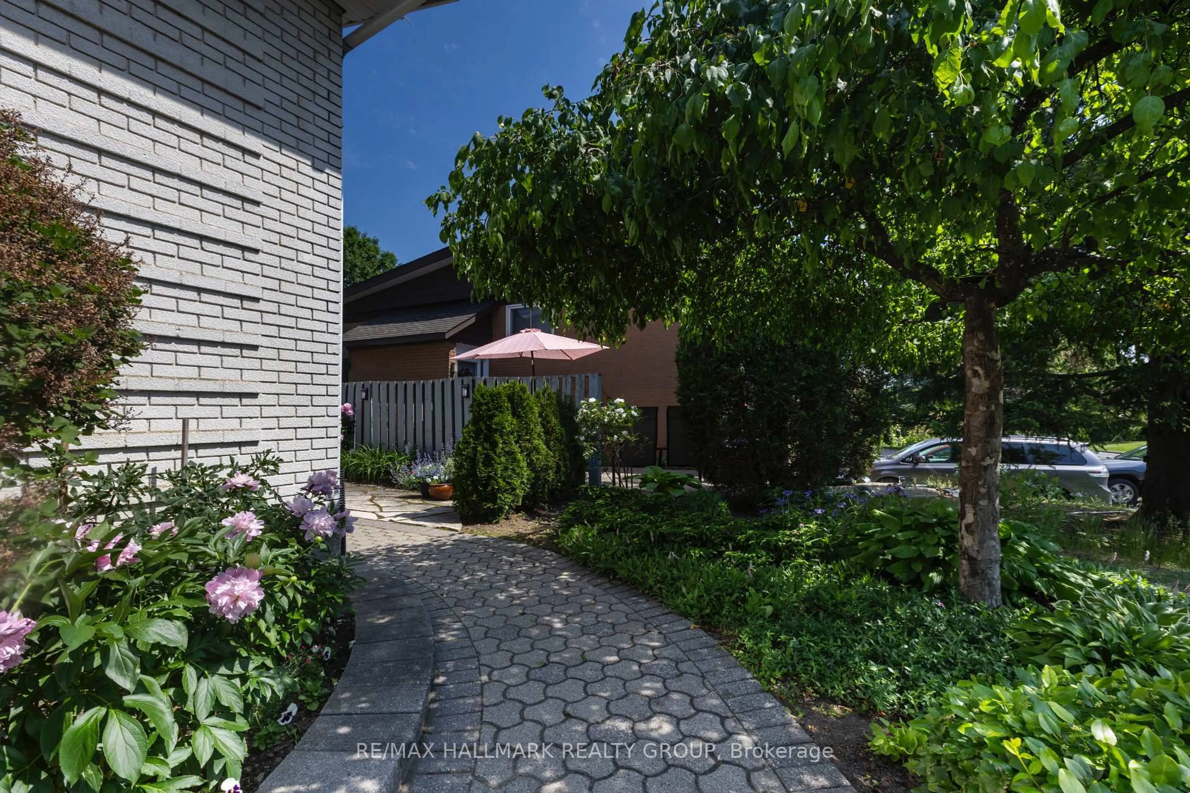 Patio, street for 29 Mulvagh Ave, Ottawa Ontario K2E 6M8
