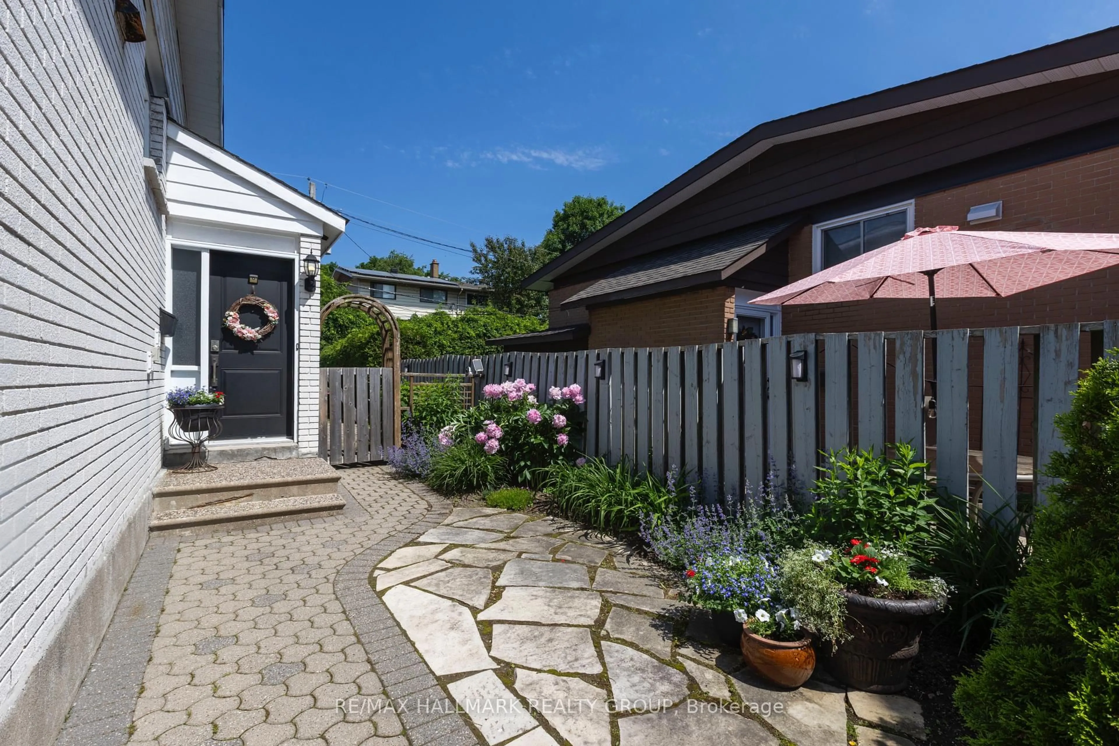 Patio, street for 29 Mulvagh Ave, Ottawa Ontario K2E 6M8