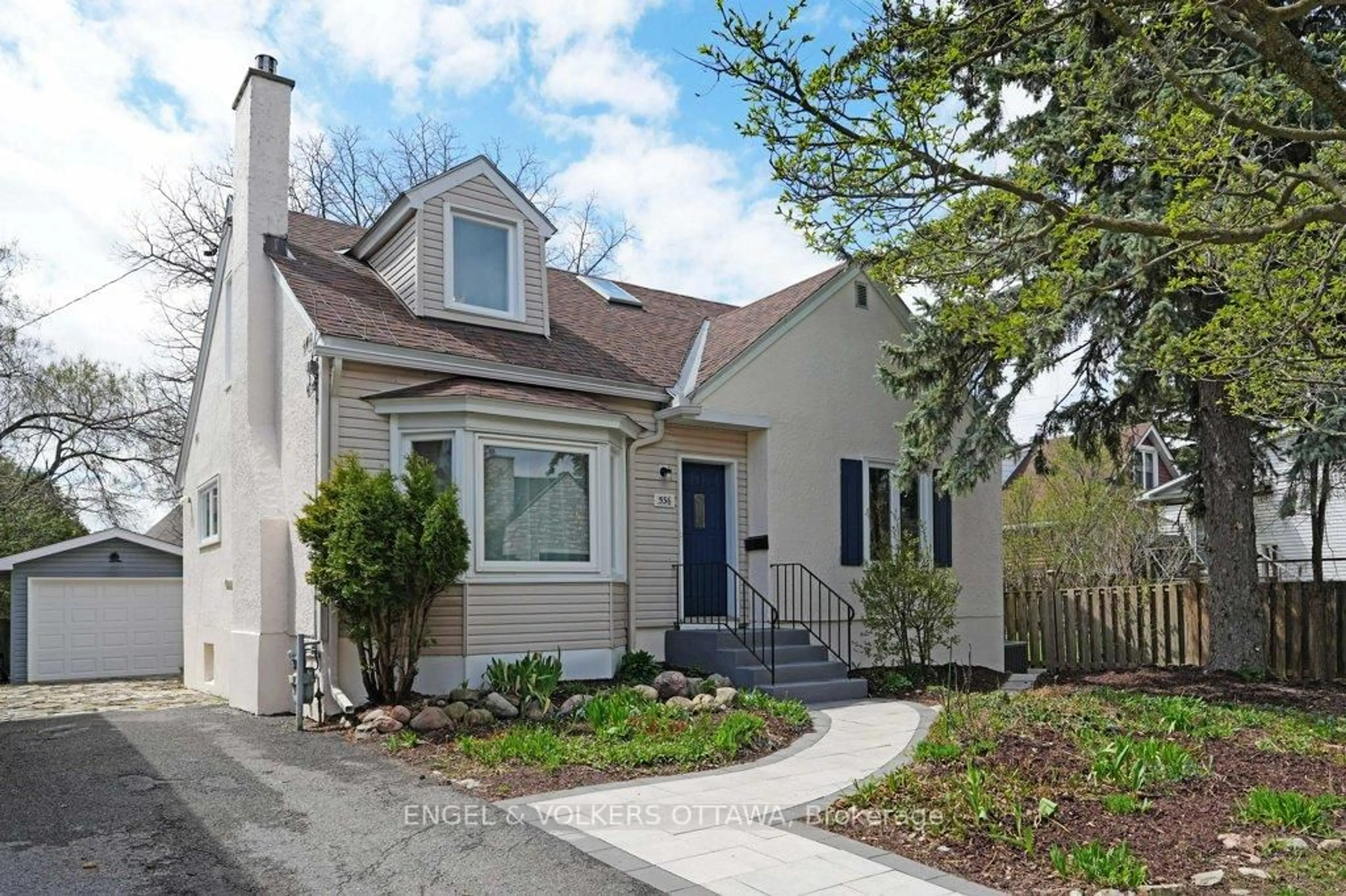 Unknown for 536 Rowanwood Ave, Ottawa Ontario K2A 3E1