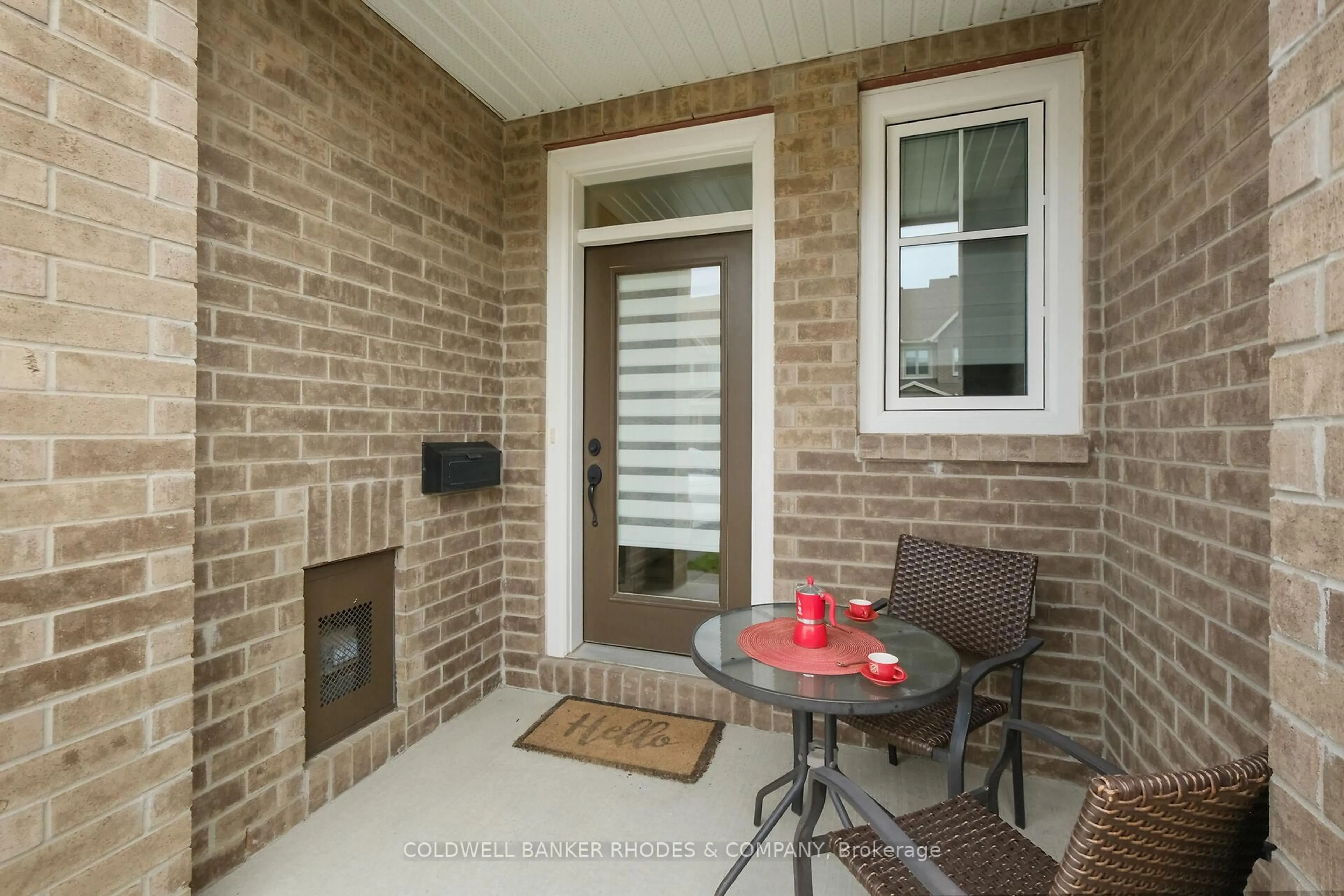 Patio, street for 543 Muscari St, Ottawa Ontario K1T 0S3