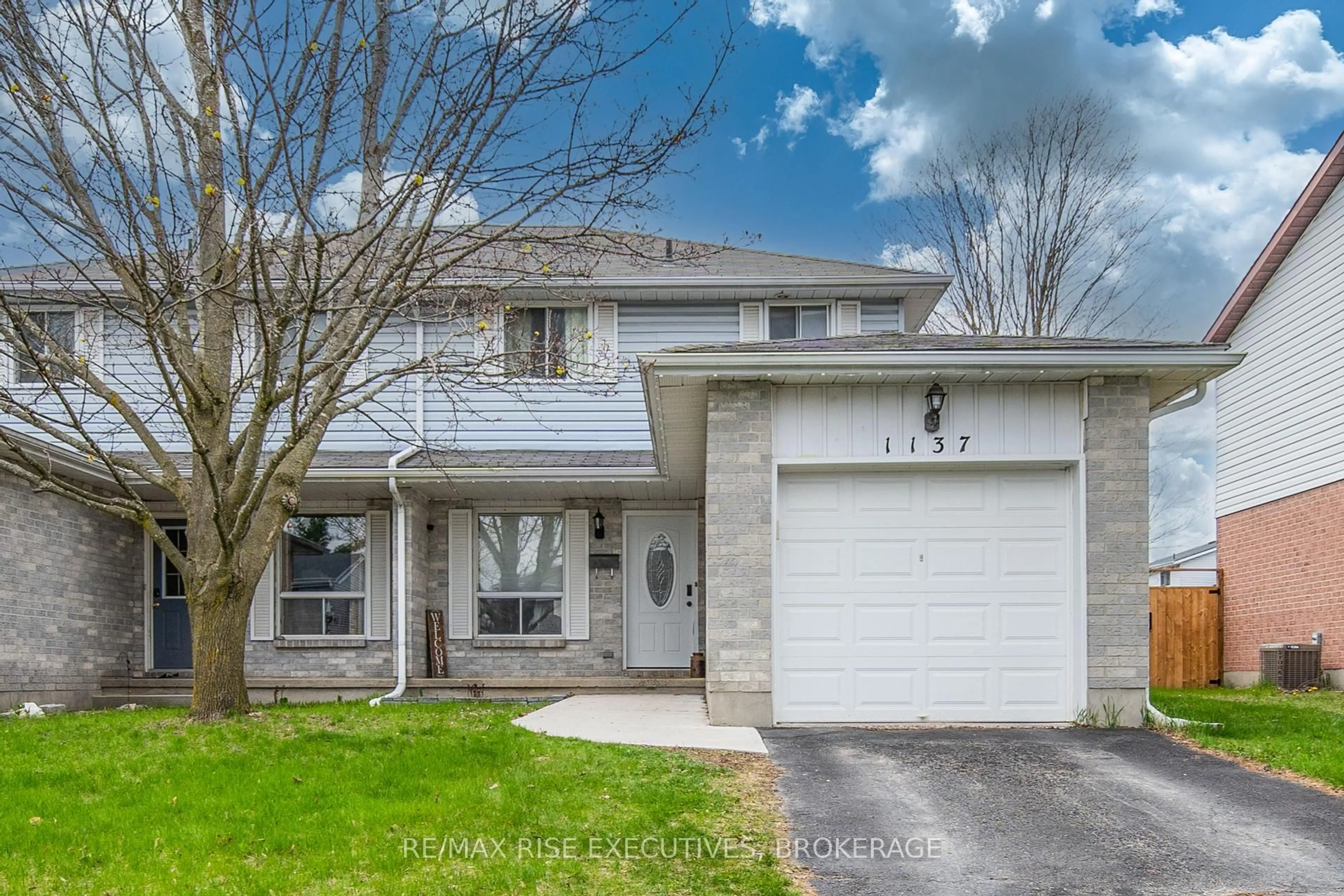 Home with vinyl exterior material, street for 1137 Bittersweet Pl, Kingston Ontario K7P 2G7