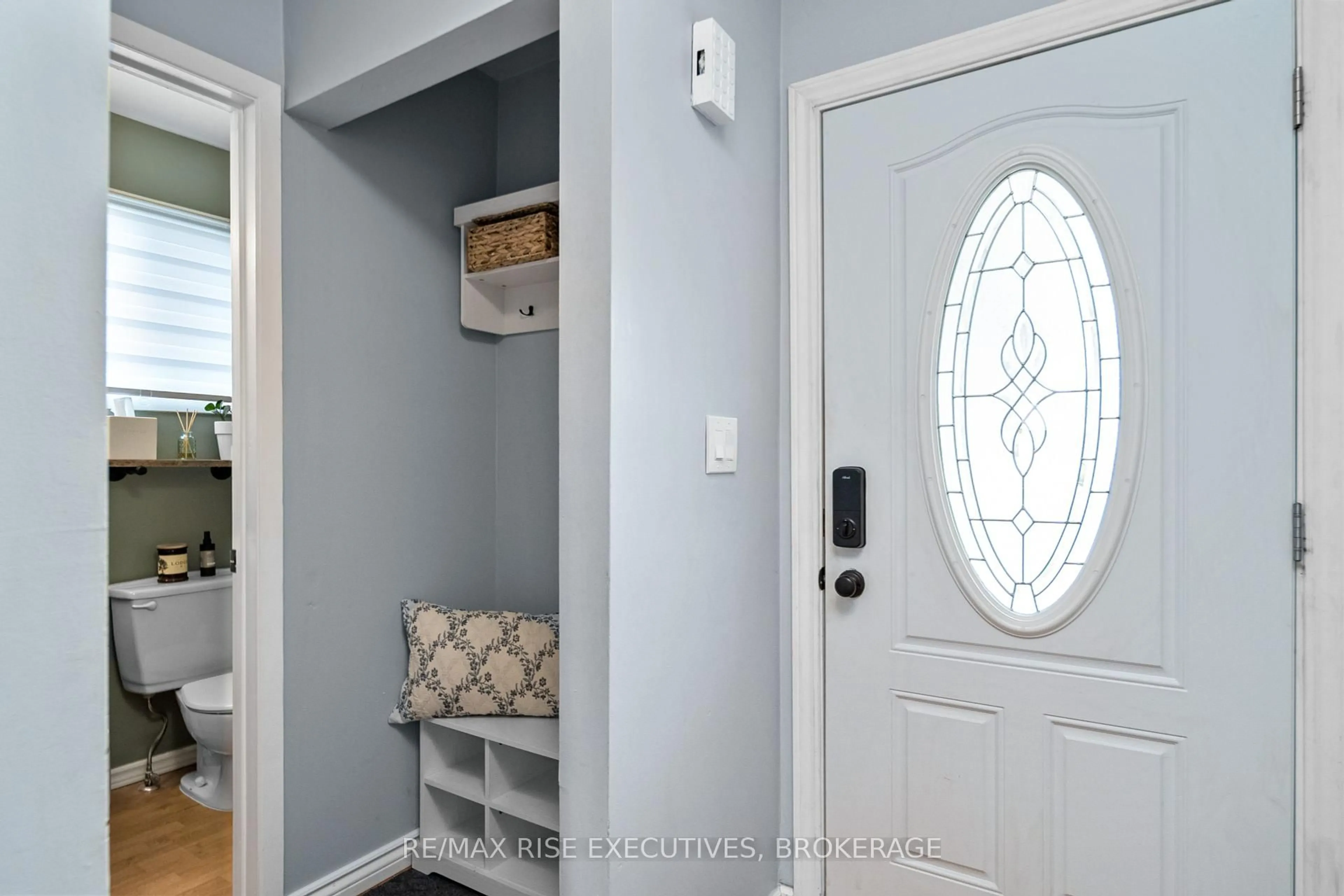 Indoor entryway for 1137 Bittersweet Pl, Kingston Ontario K7P 2G7