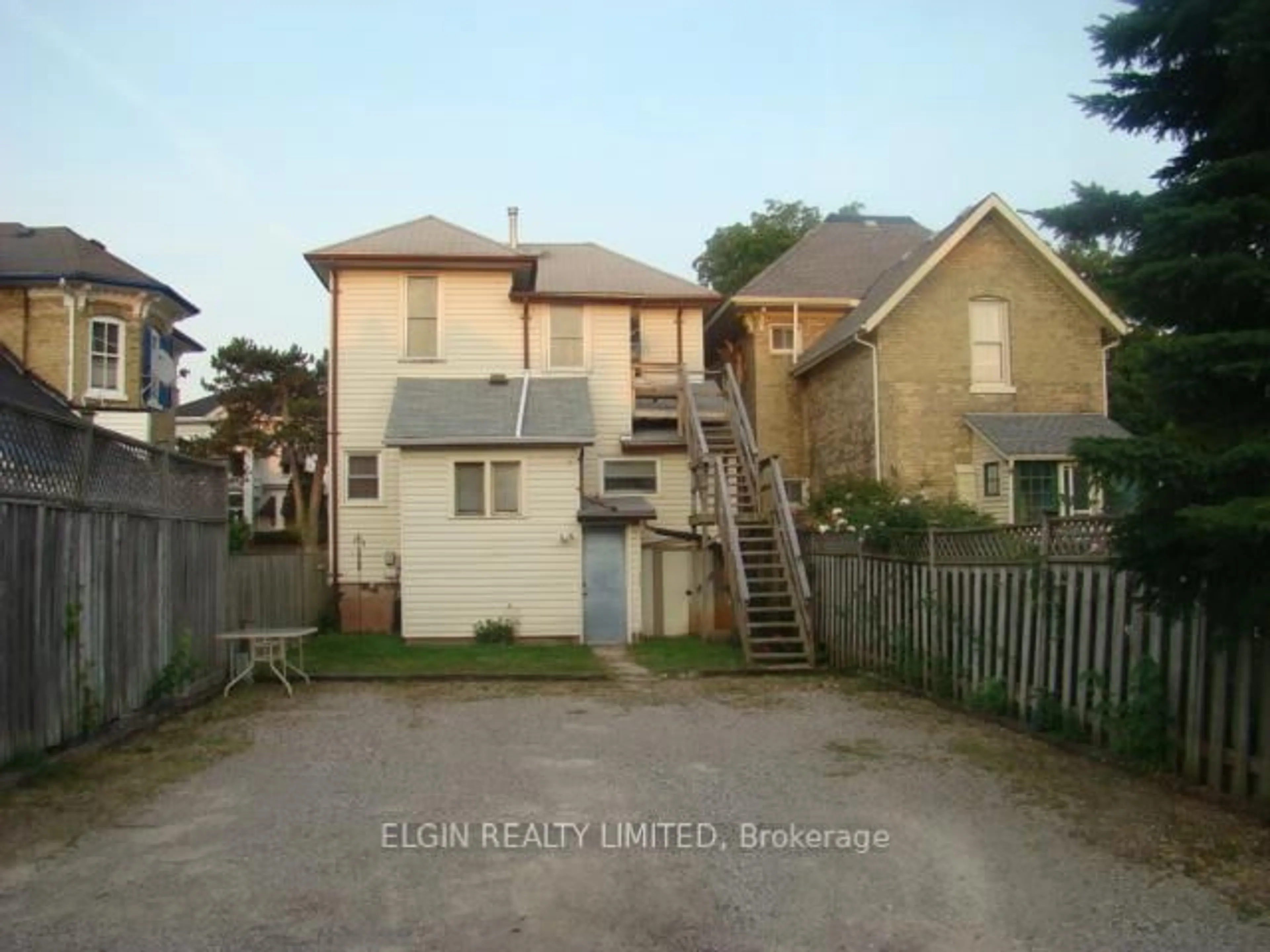 A pic from outside/outdoor area/front of a property/back of a property/a pic from drone, street for 46 Elgin St, St. Thomas Ontario N5R 3M1