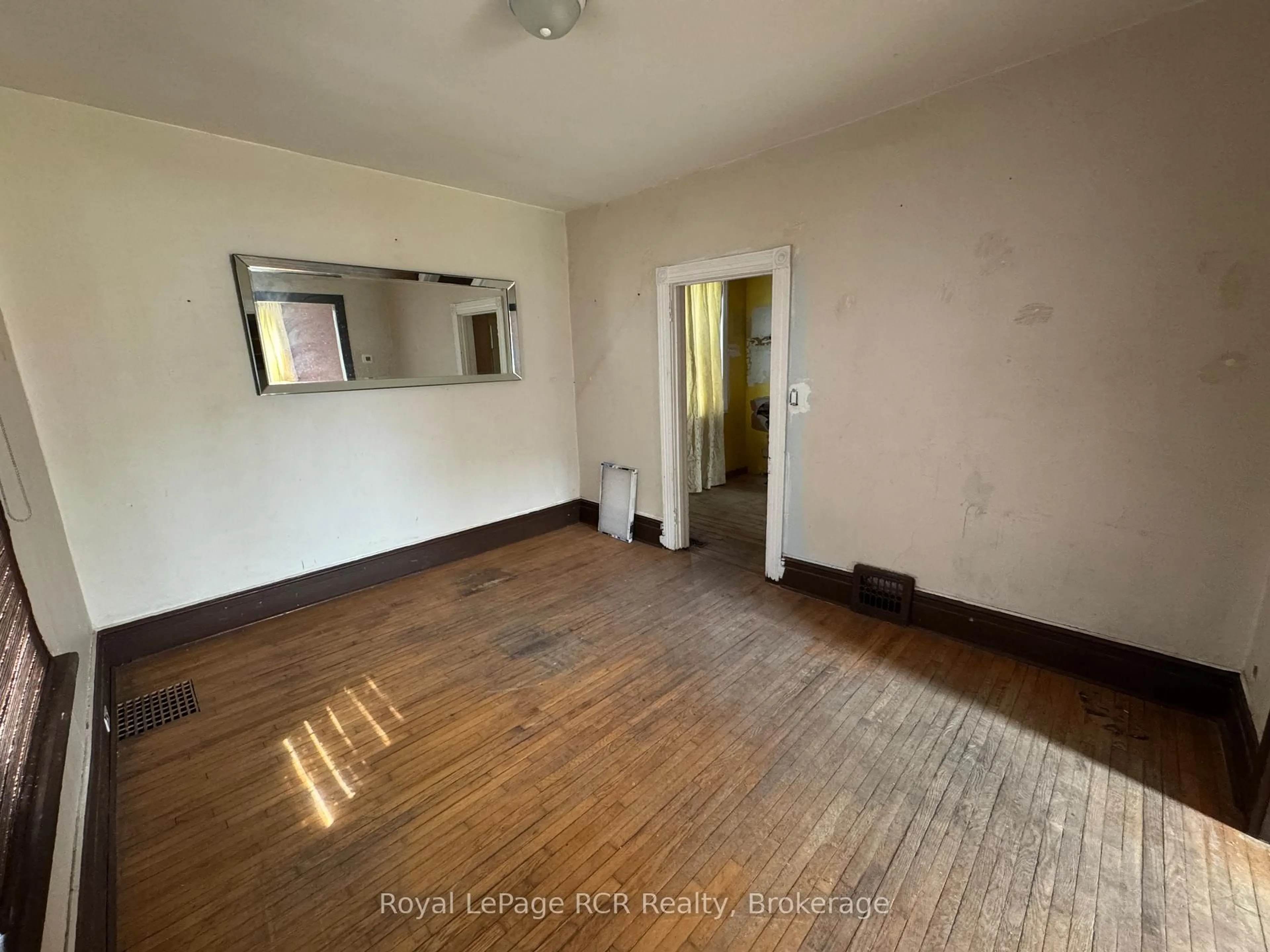 A pic of a room for 966 3rd Ave, Owen Sound Ontario N4K 4P6