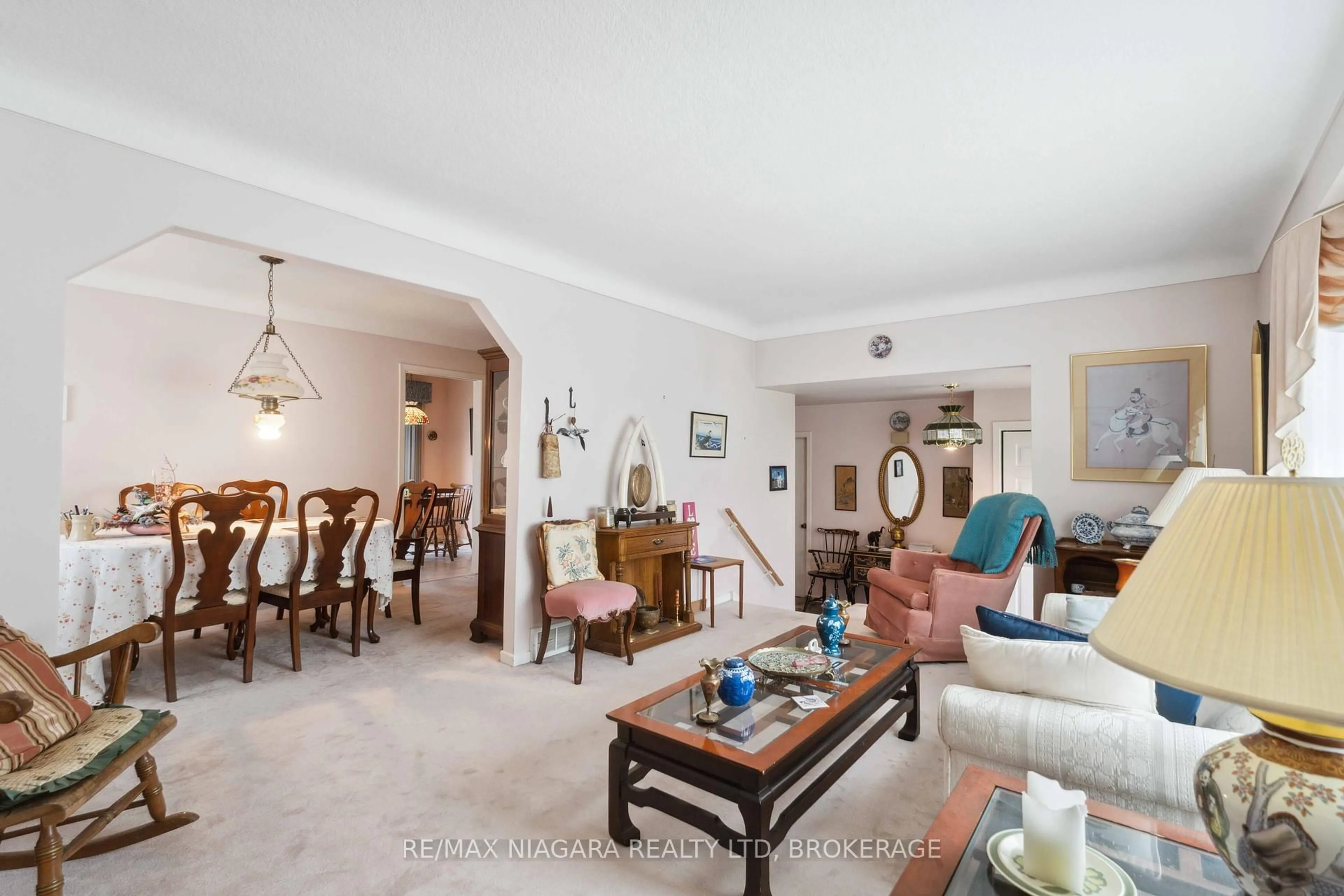 Living room with furniture, unknown for 13 Kimberdale Crt, St. Catharines Ontario L2N 5W4
