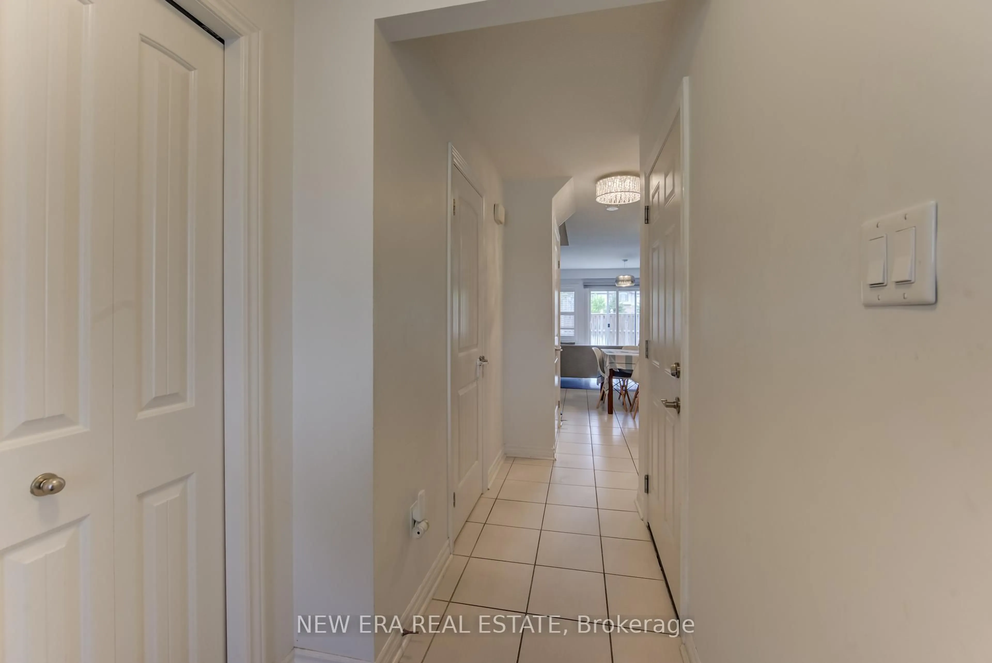 Indoor entryway for 34 Arlington Cres, Guelph Ontario N1L 0L1