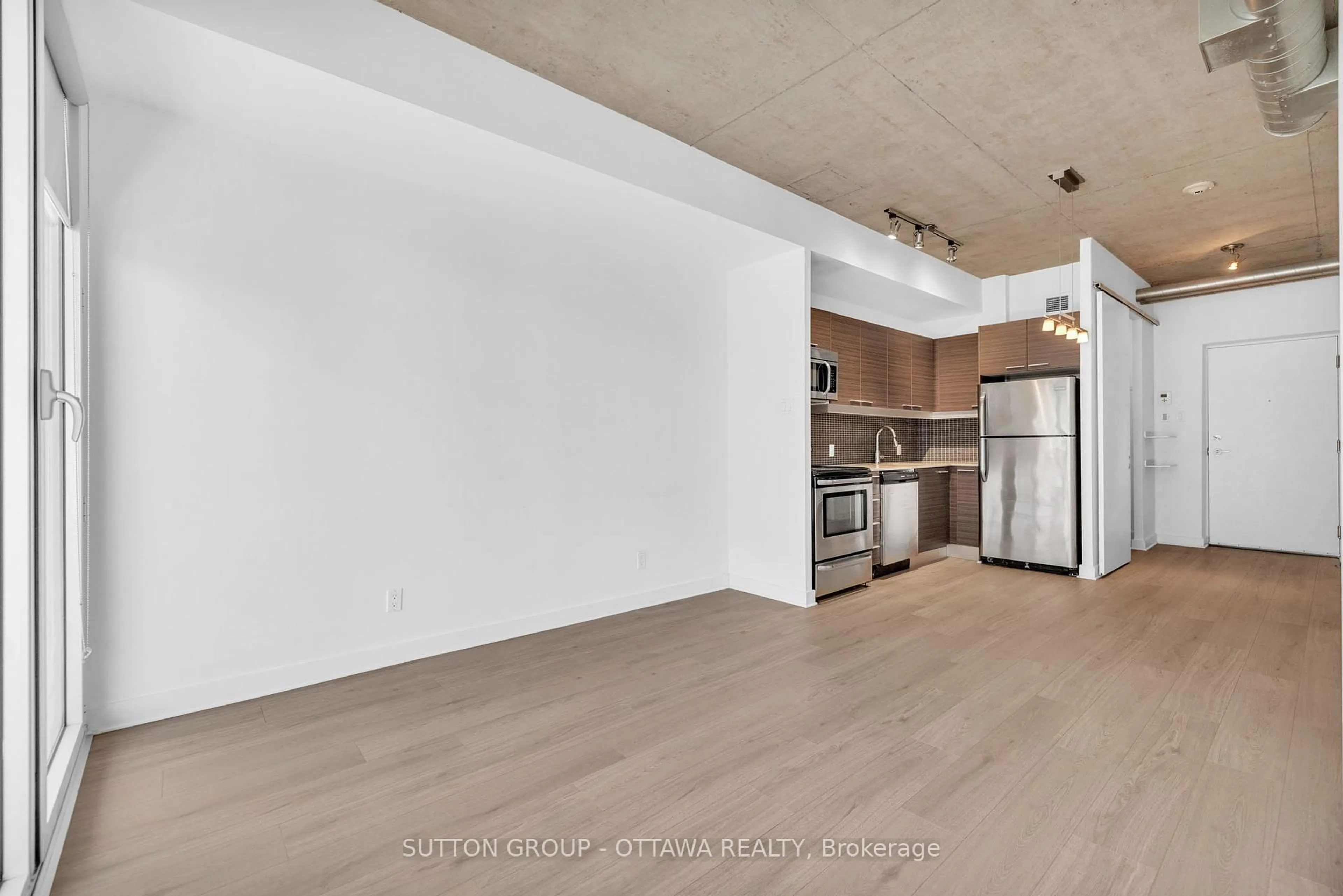 Unknown for 354 GLADSTONE Ave #602, Ottawa Ontario K2P 0R4