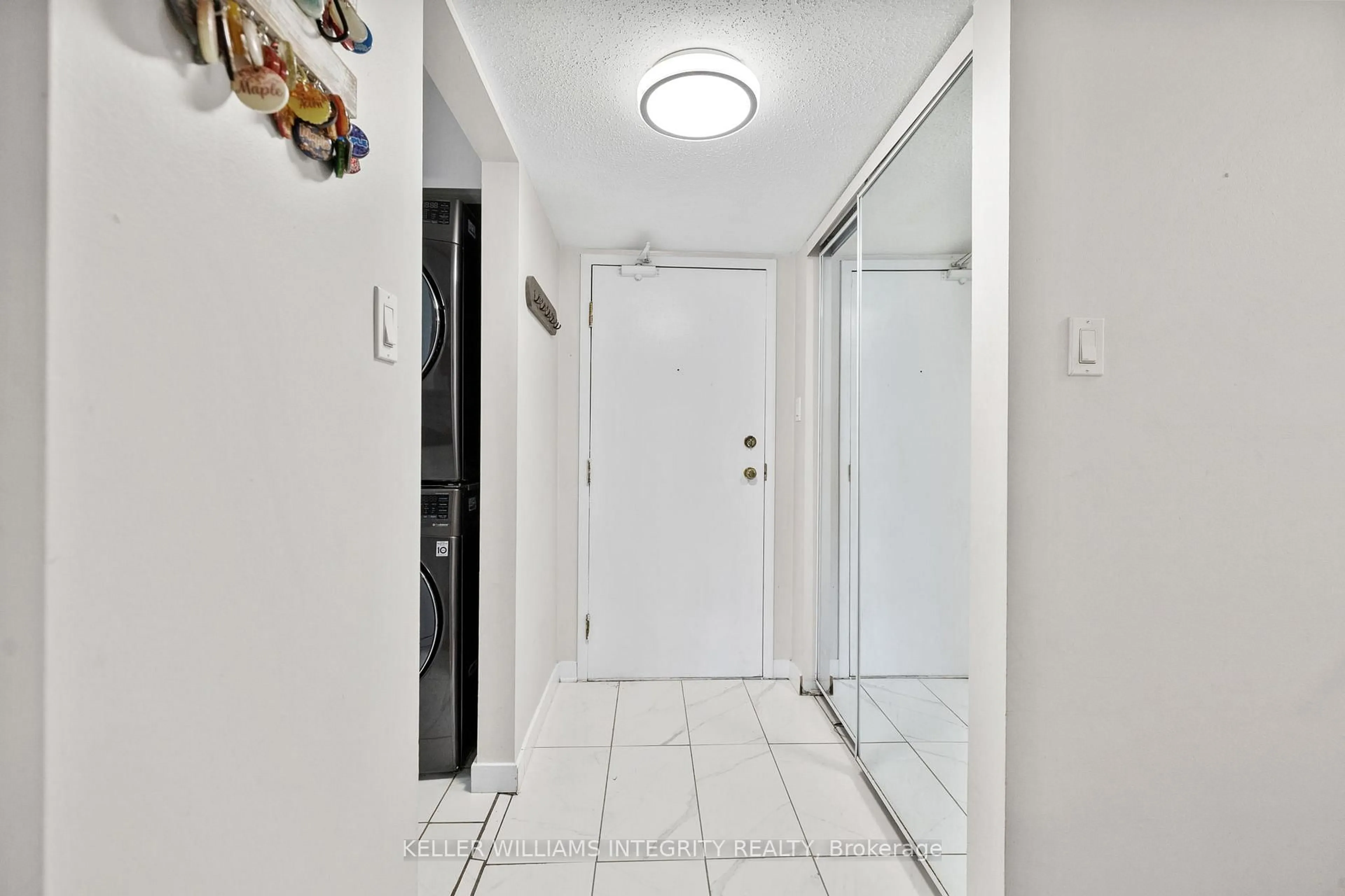 Indoor entryway for 266 Lorry Greenberg Dr #1, Ottawa Ontario K1T 3J9