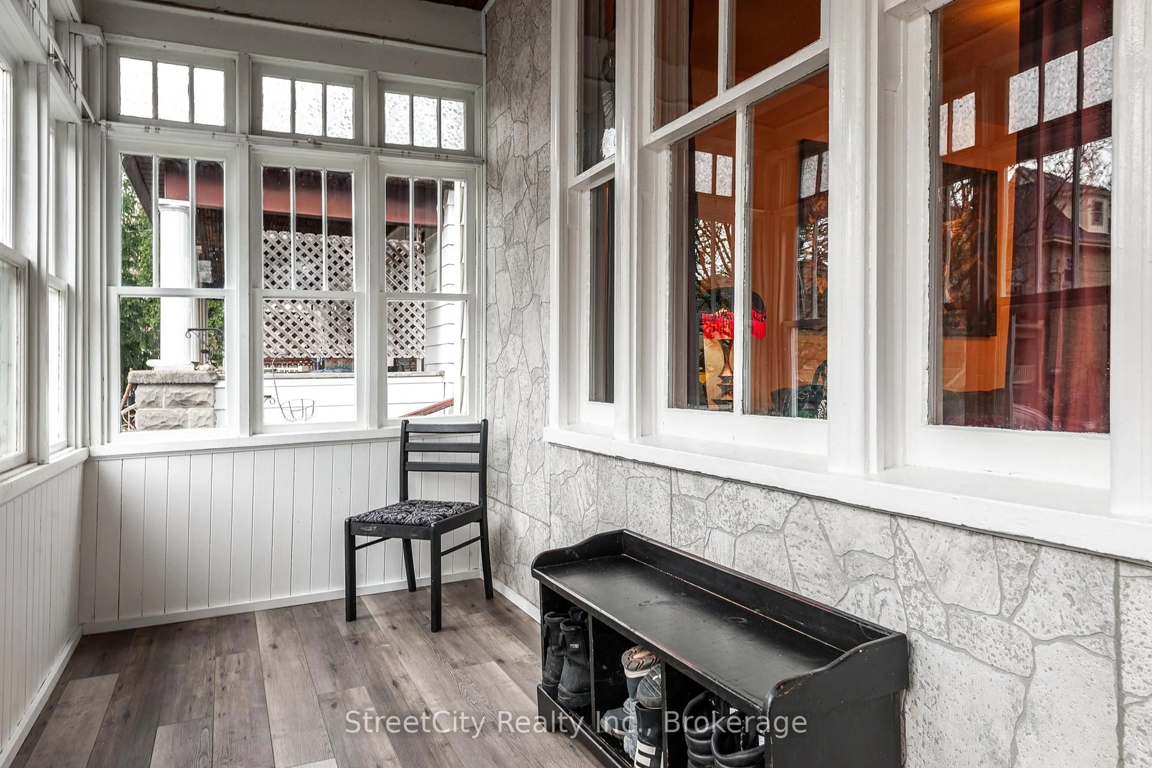 Indoor entryway for 211 Albert St, Stratford Ontario N5A 3K7