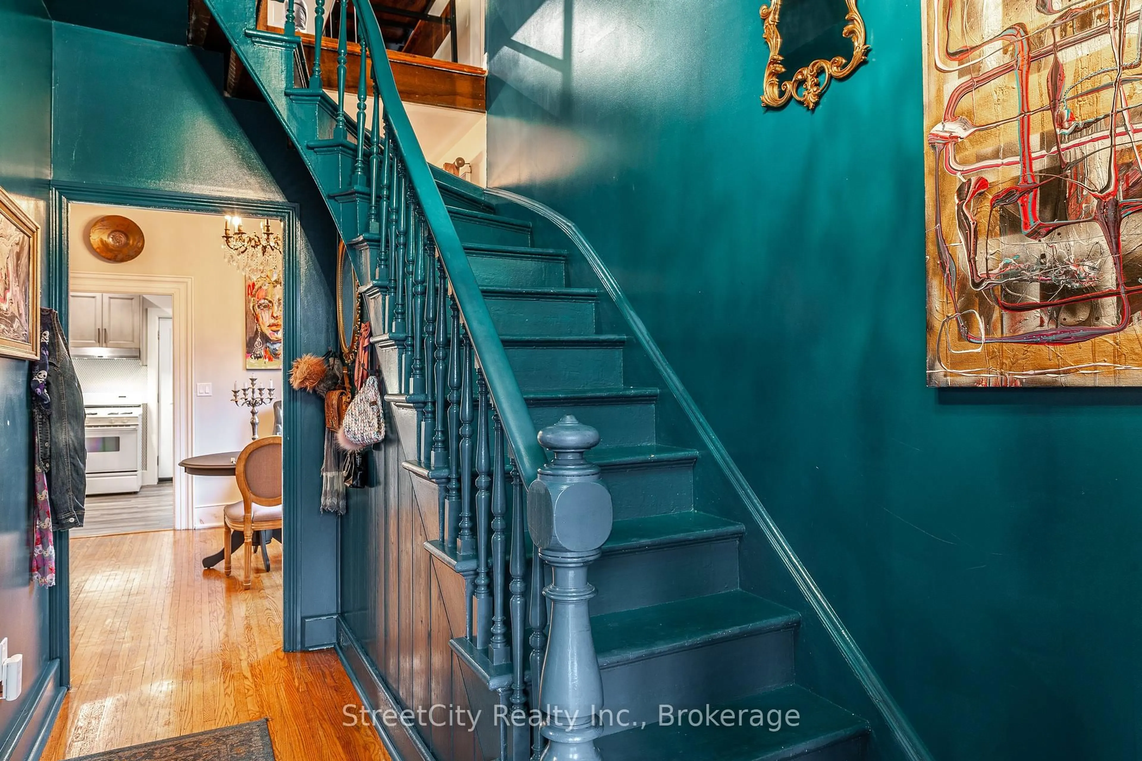 Unknown for 211 Albert St, Stratford Ontario N5A 3K7