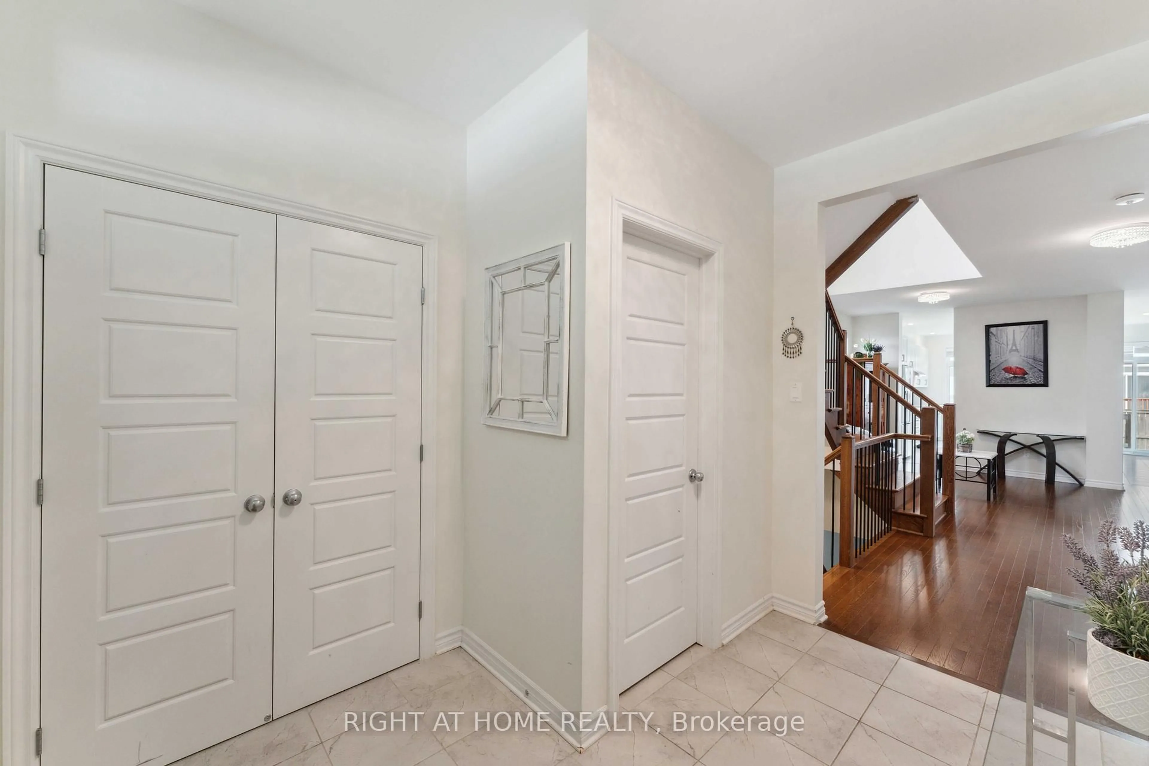 Indoor entryway for 1868 Maple Grove Rd, Ottawa Ontario K2S 0W3