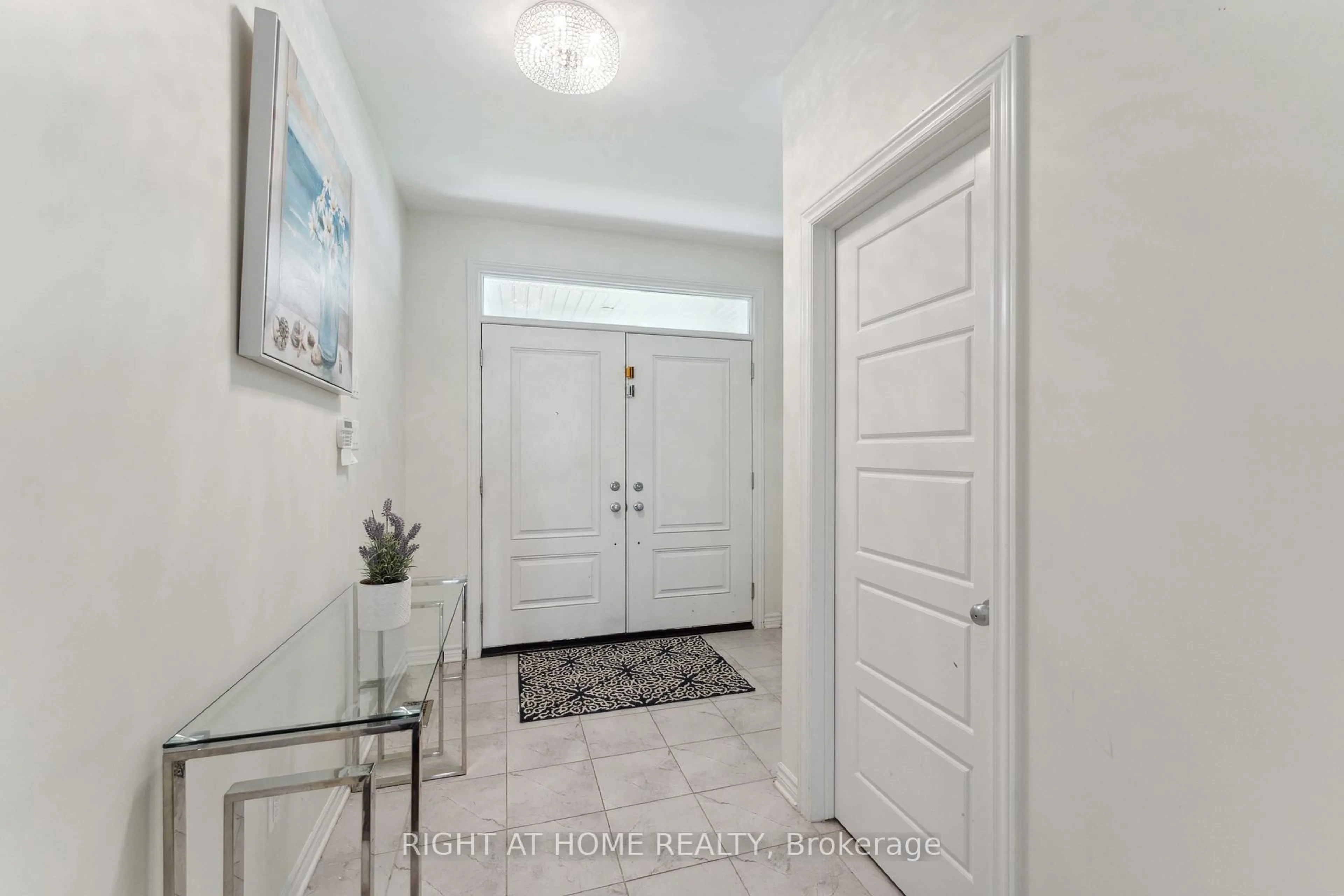 Indoor entryway for 1868 Maple Grove Rd, Ottawa Ontario K2S 0W3