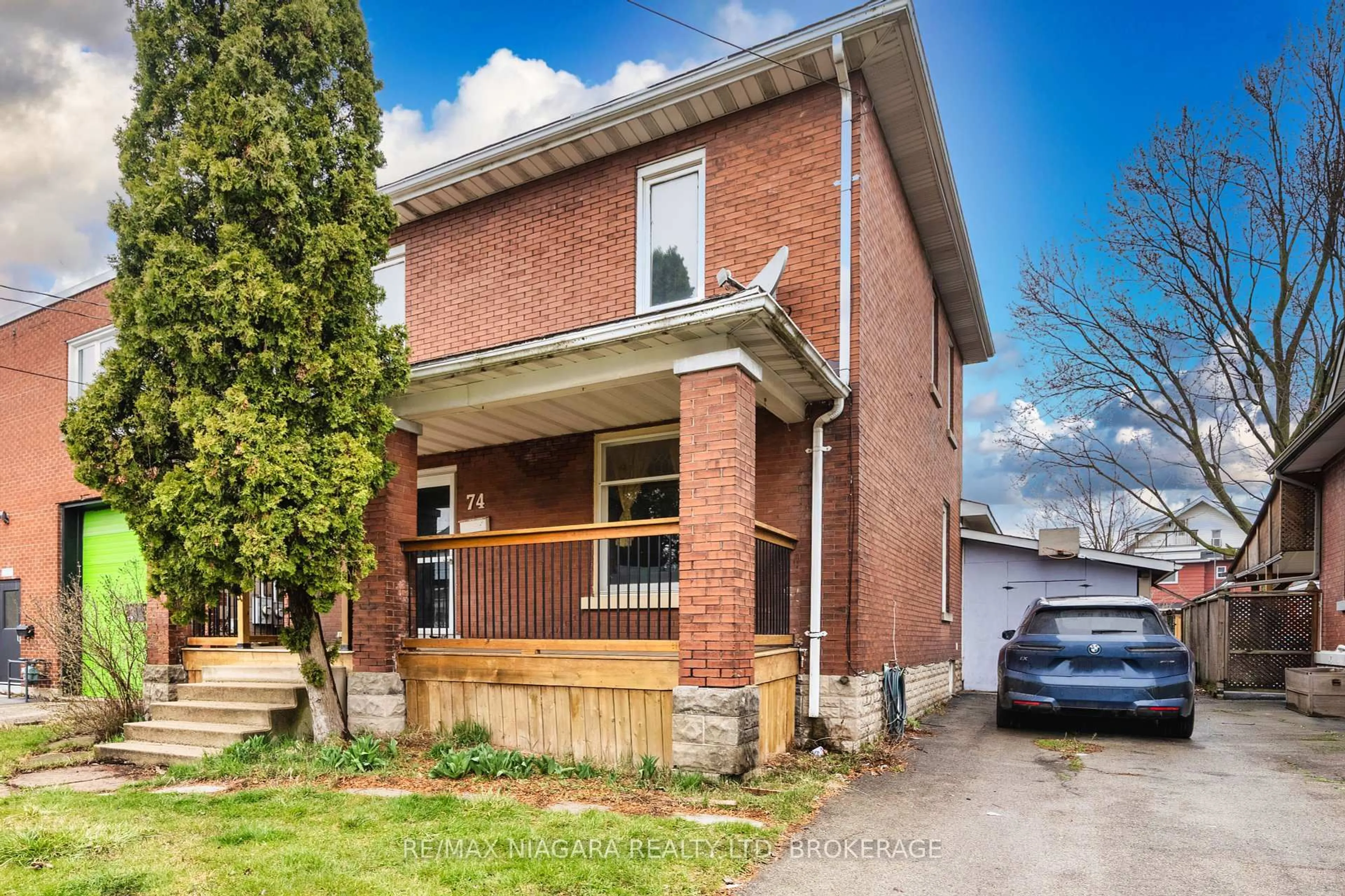 Home with brick exterior material, street for 74 State St, Welland Ontario L3B 4K5