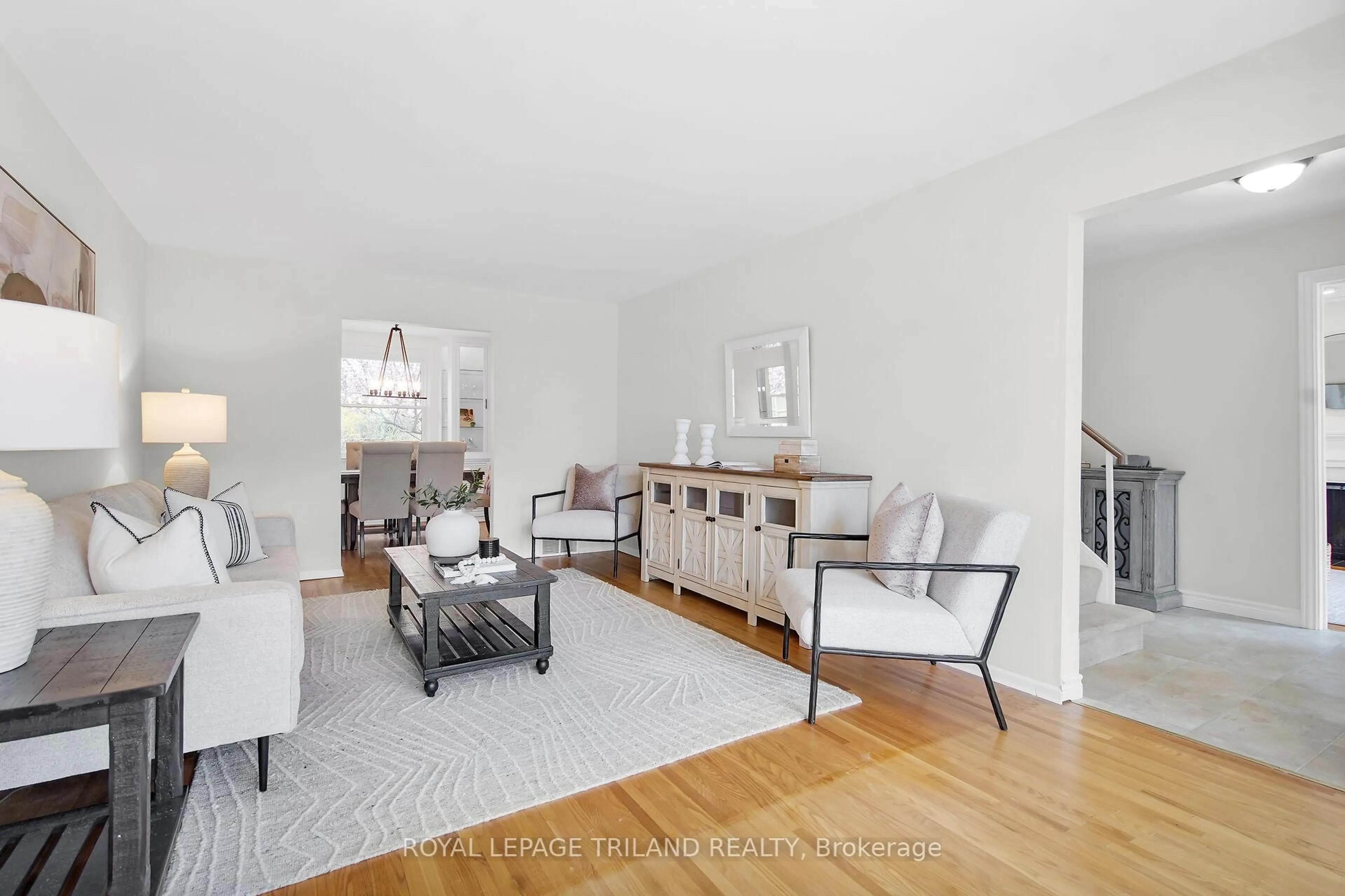 Living room with furniture, unknown for 905 Fontaine Rd, London North Ontario N6M 1K9
