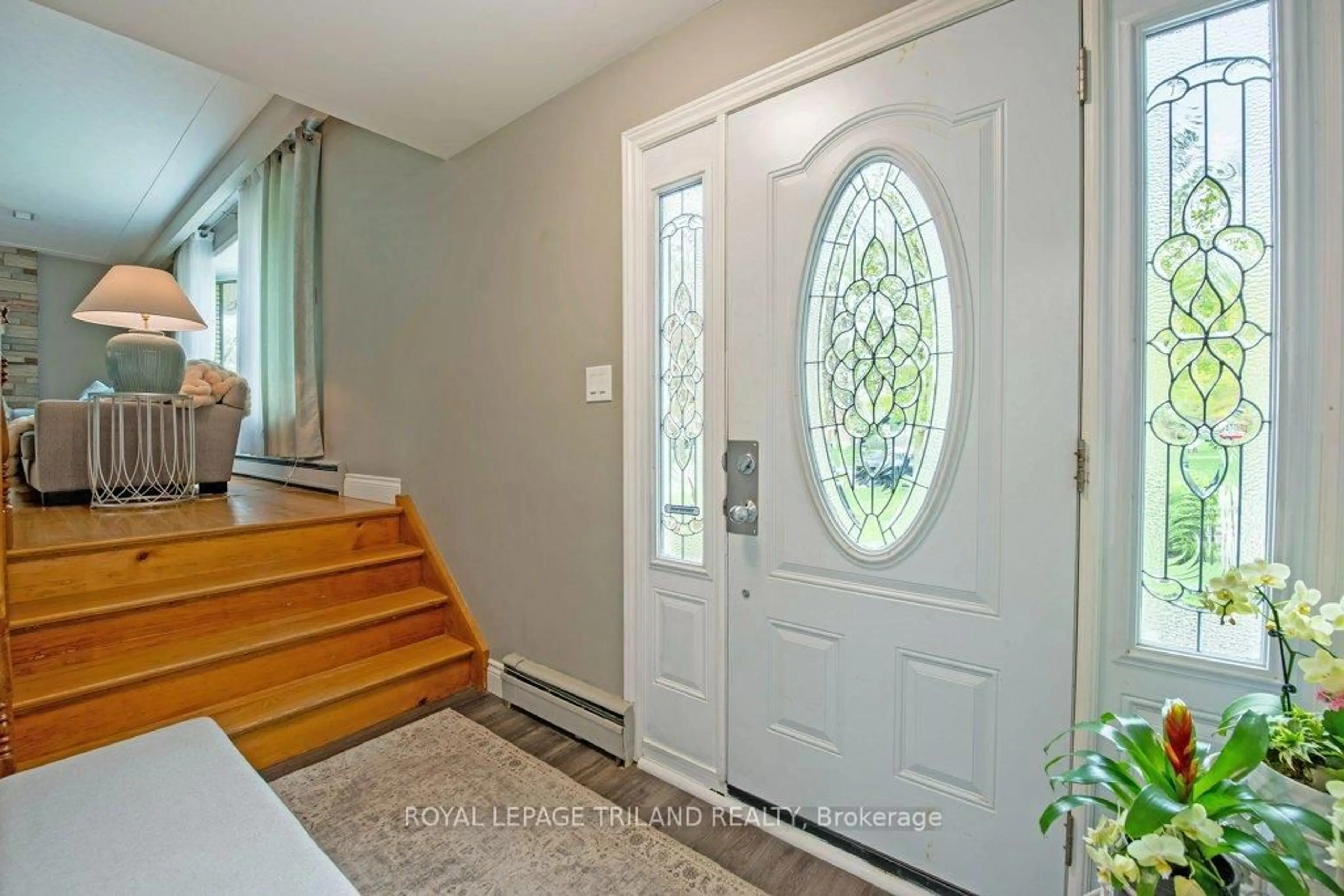 Indoor entryway for 1546 Glengarry Ave, London North Ontario N5X 1R5