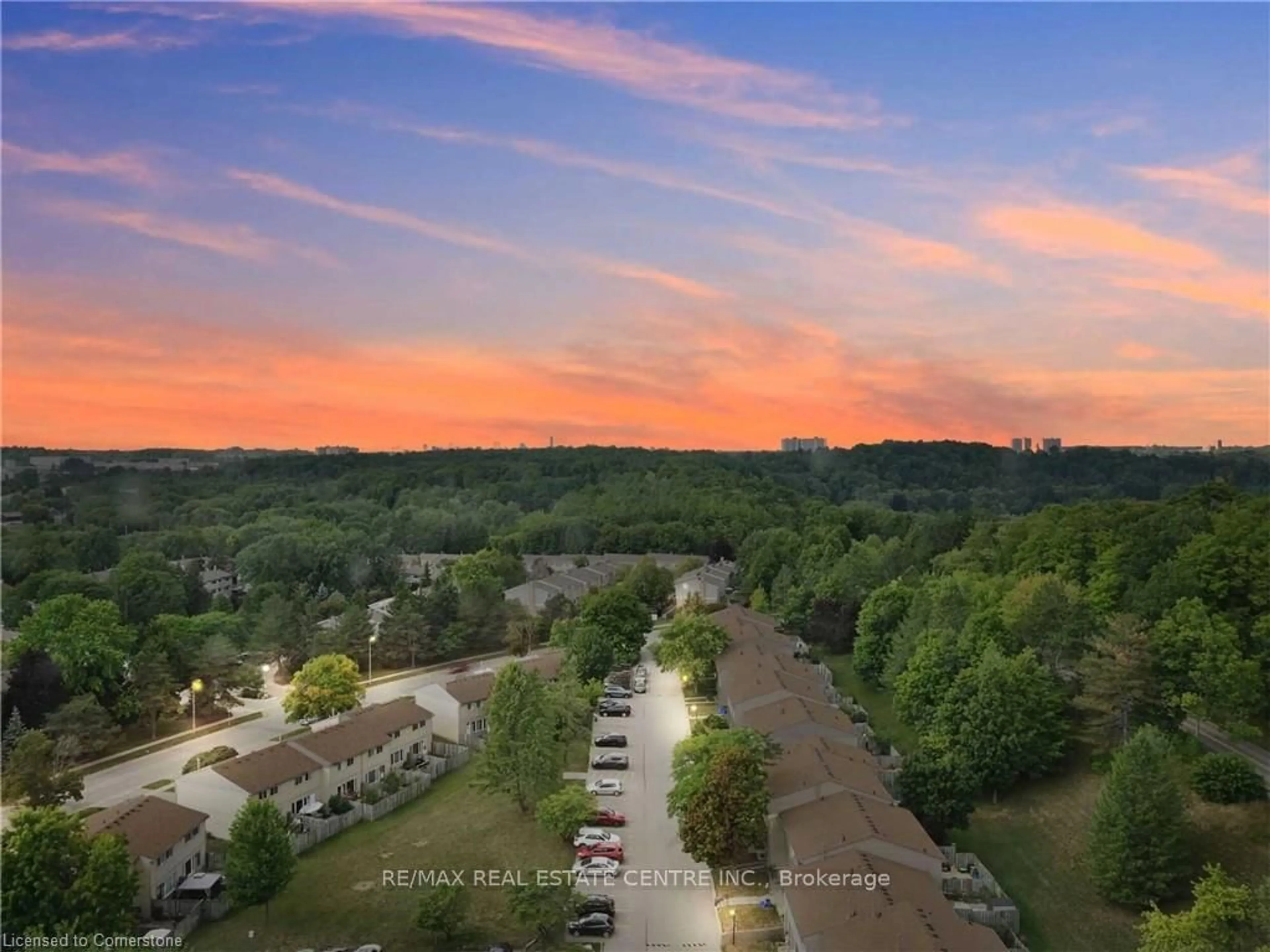 A pic from outside/outdoor area/front of a property/back of a property/a pic from drone, unknown for 35 Green Valley Dr #1610, Kitchener Ontario N2P 2A5
