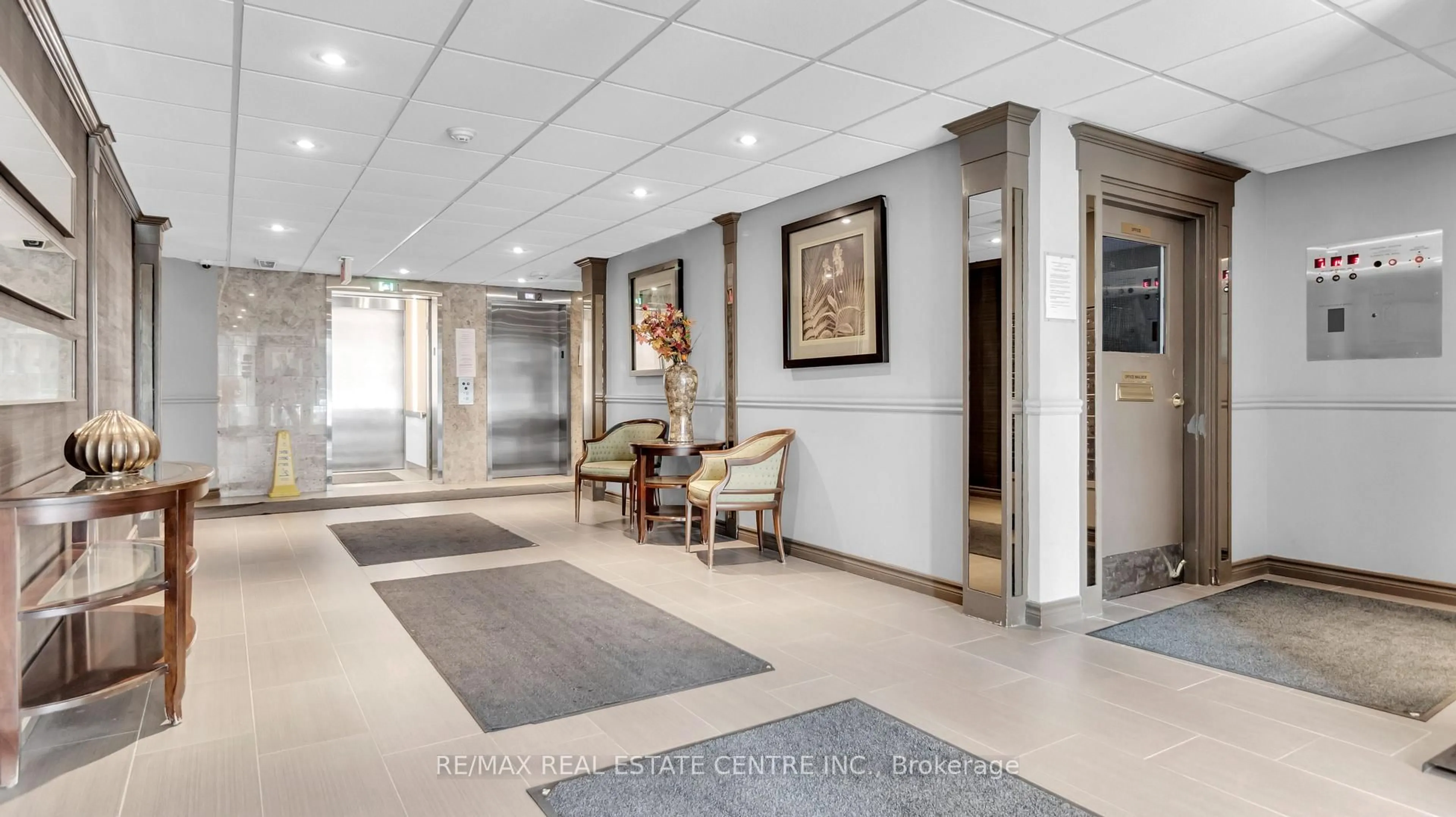 Lobby for 35 Green Valley Dr #1610, Kitchener Ontario N2P 2A5
