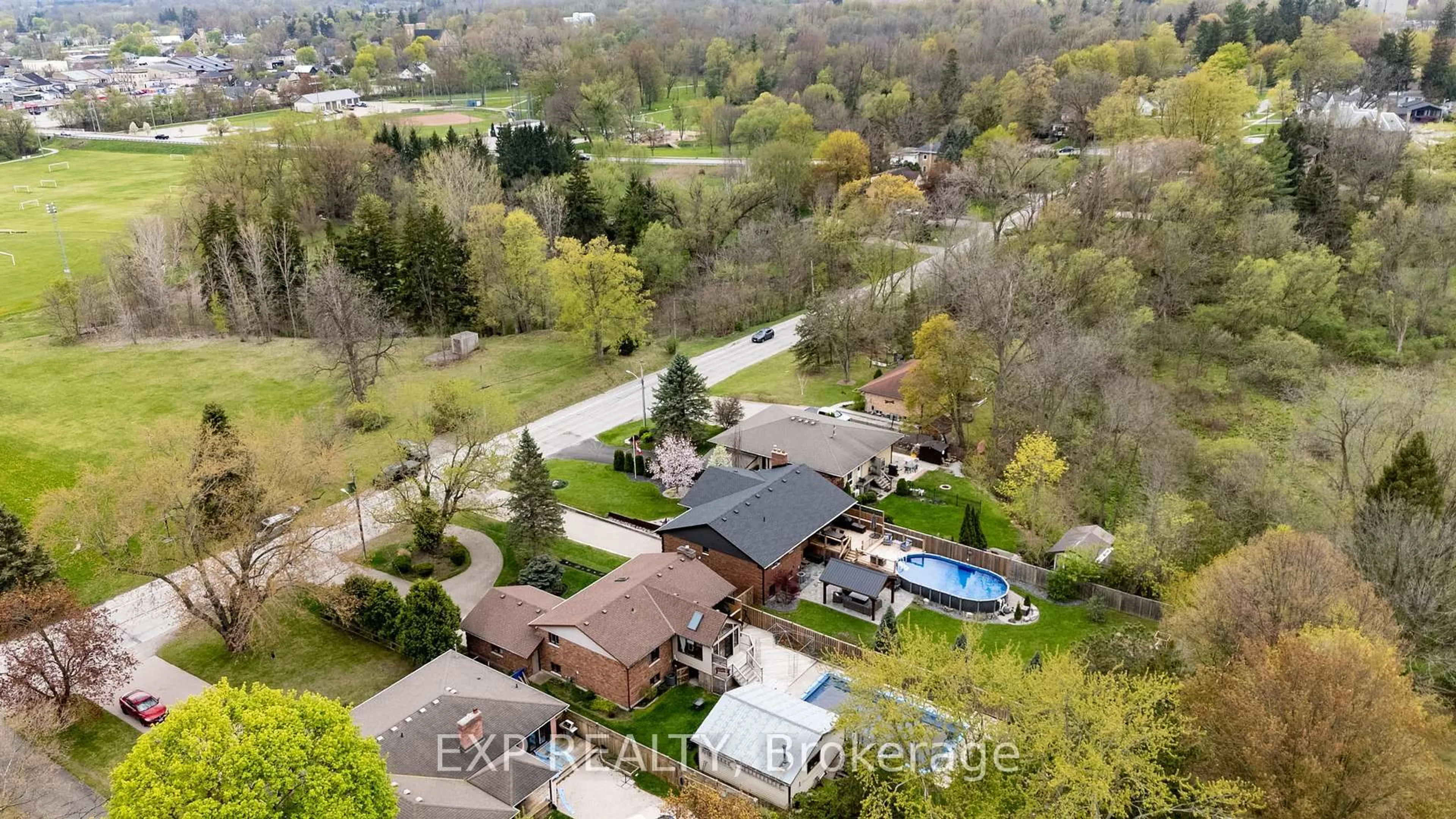 A pic from outside/outdoor area/front of a property/back of a property/a pic from drone, street for 97 KITTRIDGE Ave, Strathroy Caradoc Ontario N7G 2A9