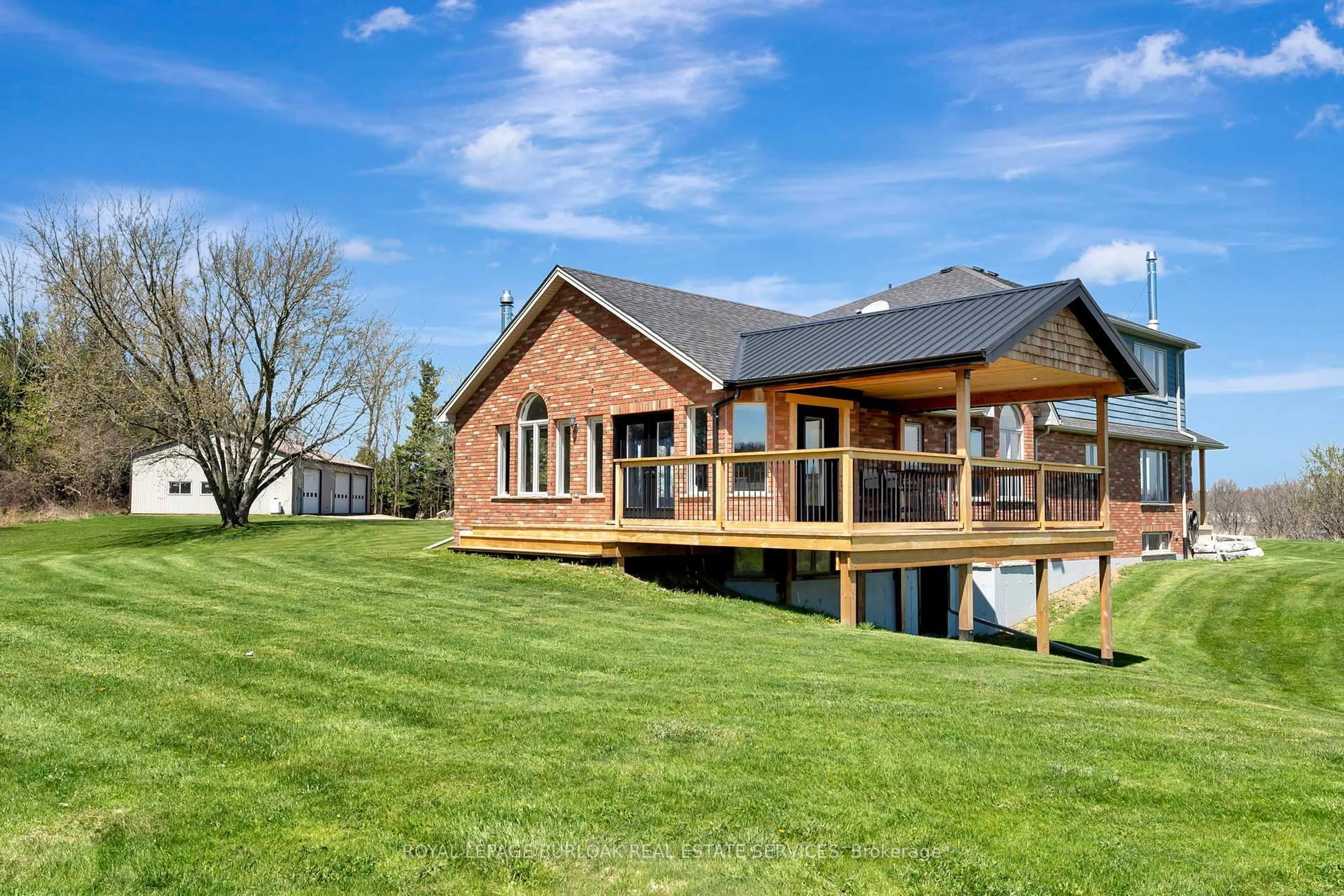 A pic from outside/outdoor area/front of a property/back of a property/a pic from drone, water/lake/river/ocean view for 70 Governors Rd, Brant Ontario N3L 3E1