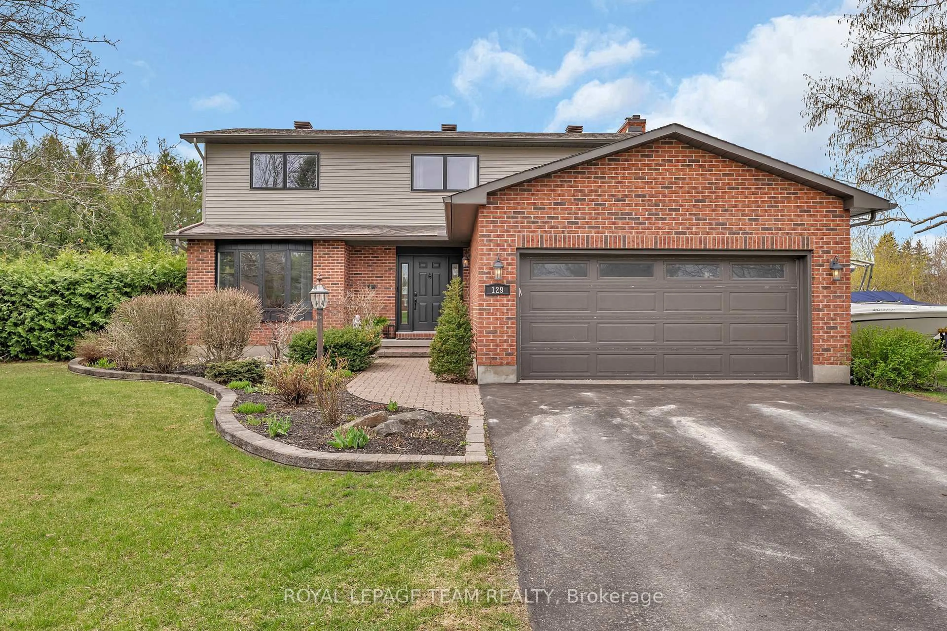 Home with brick exterior material, street for 129 Ridgeview Dr, Carp Ontario K0A 1L0