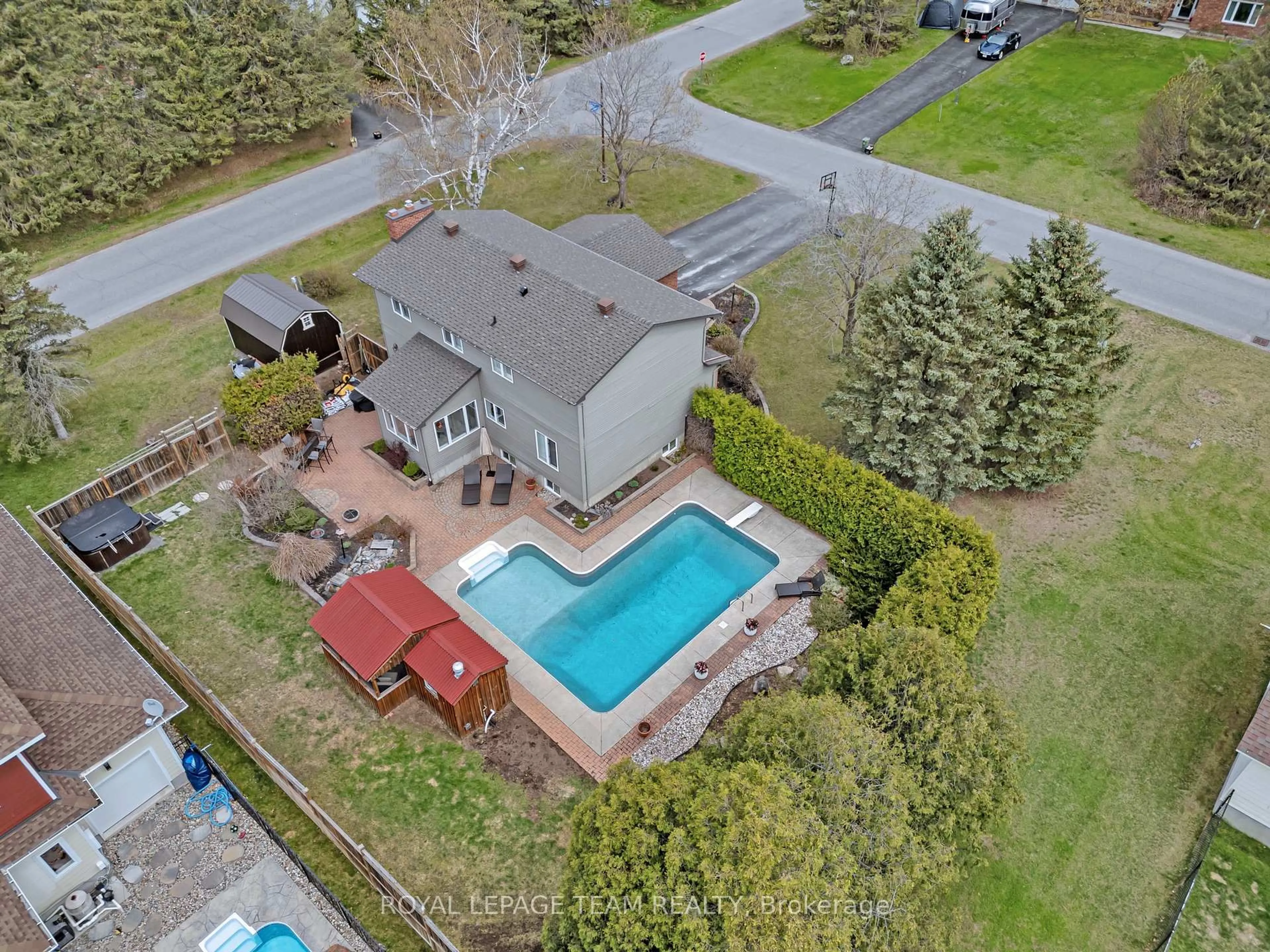 A pic from outside/outdoor area/front of a property/back of a property/a pic from drone, unknown for 129 Ridgeview Dr, Carp Ontario K0A 1L0