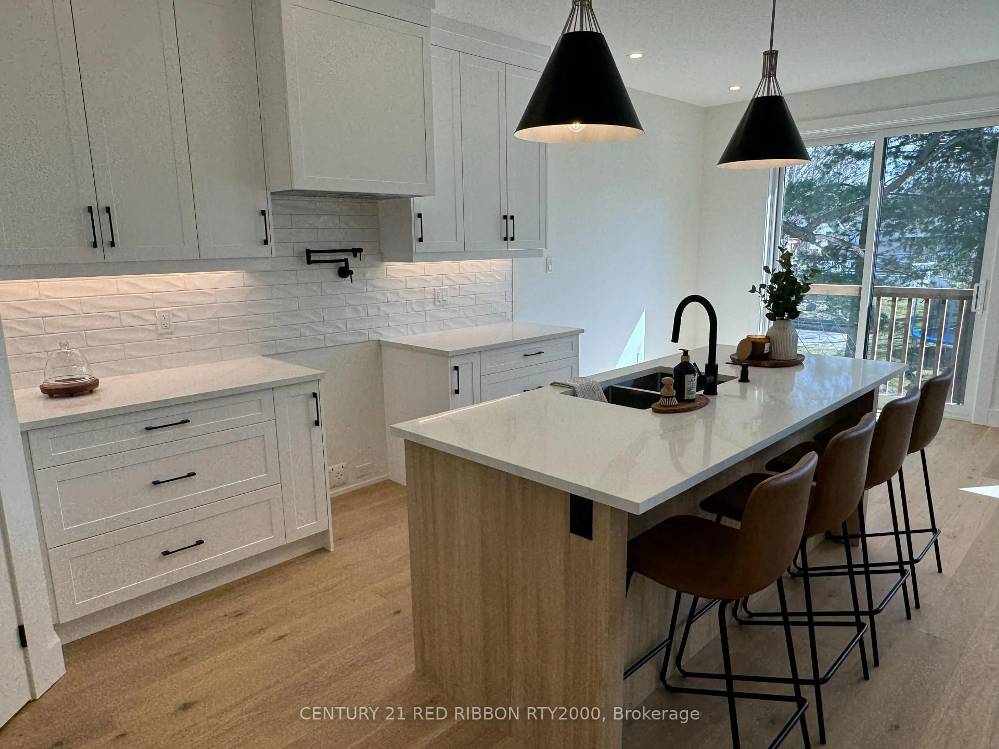 Open concept kitchen, unknown for 430 Head St #26, Strathroy Caradoc Ontario N7G 2K2