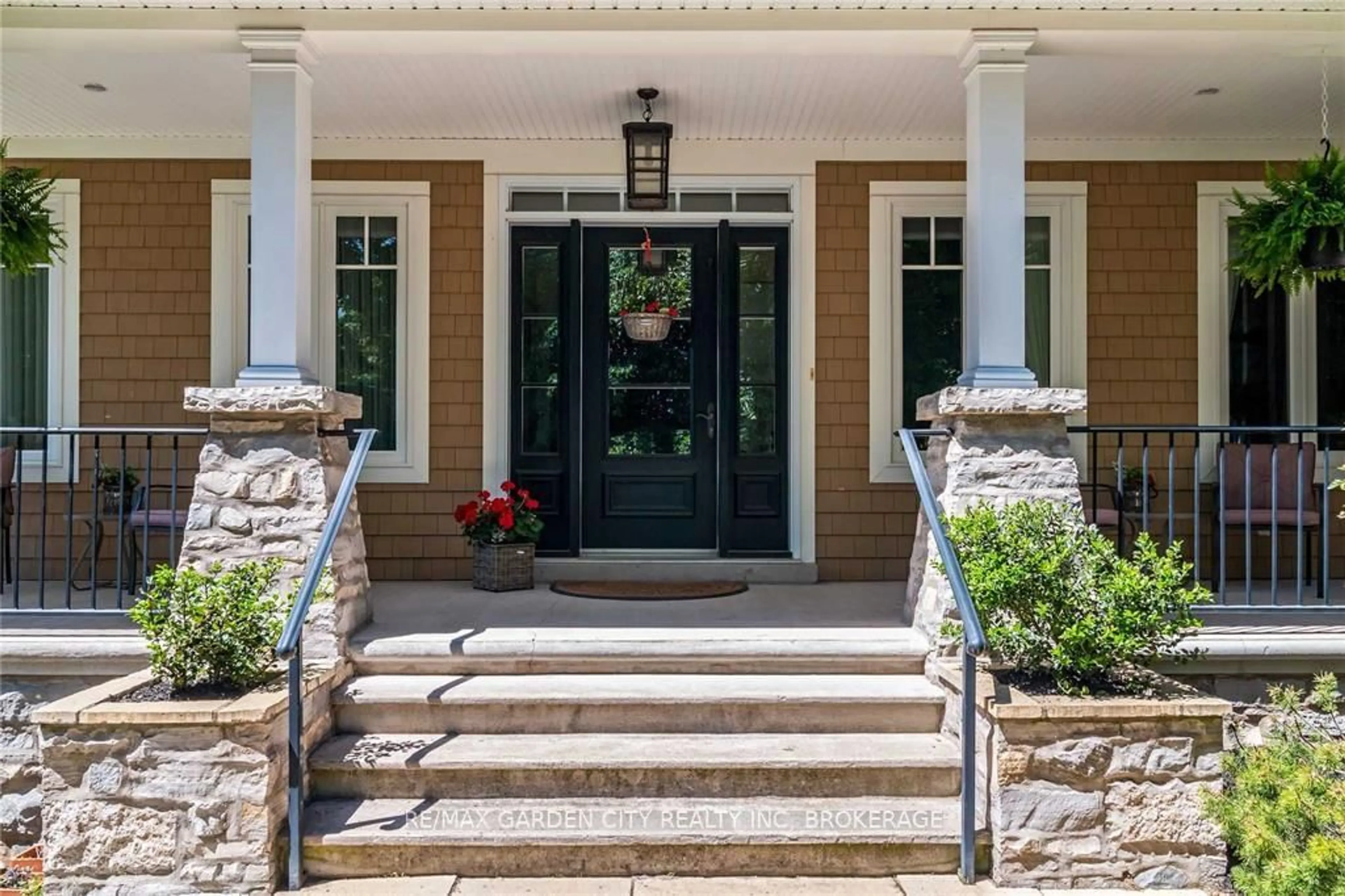 Indoor entryway for 273 Canboro Rd, Pelham Ontario L0S 1M0