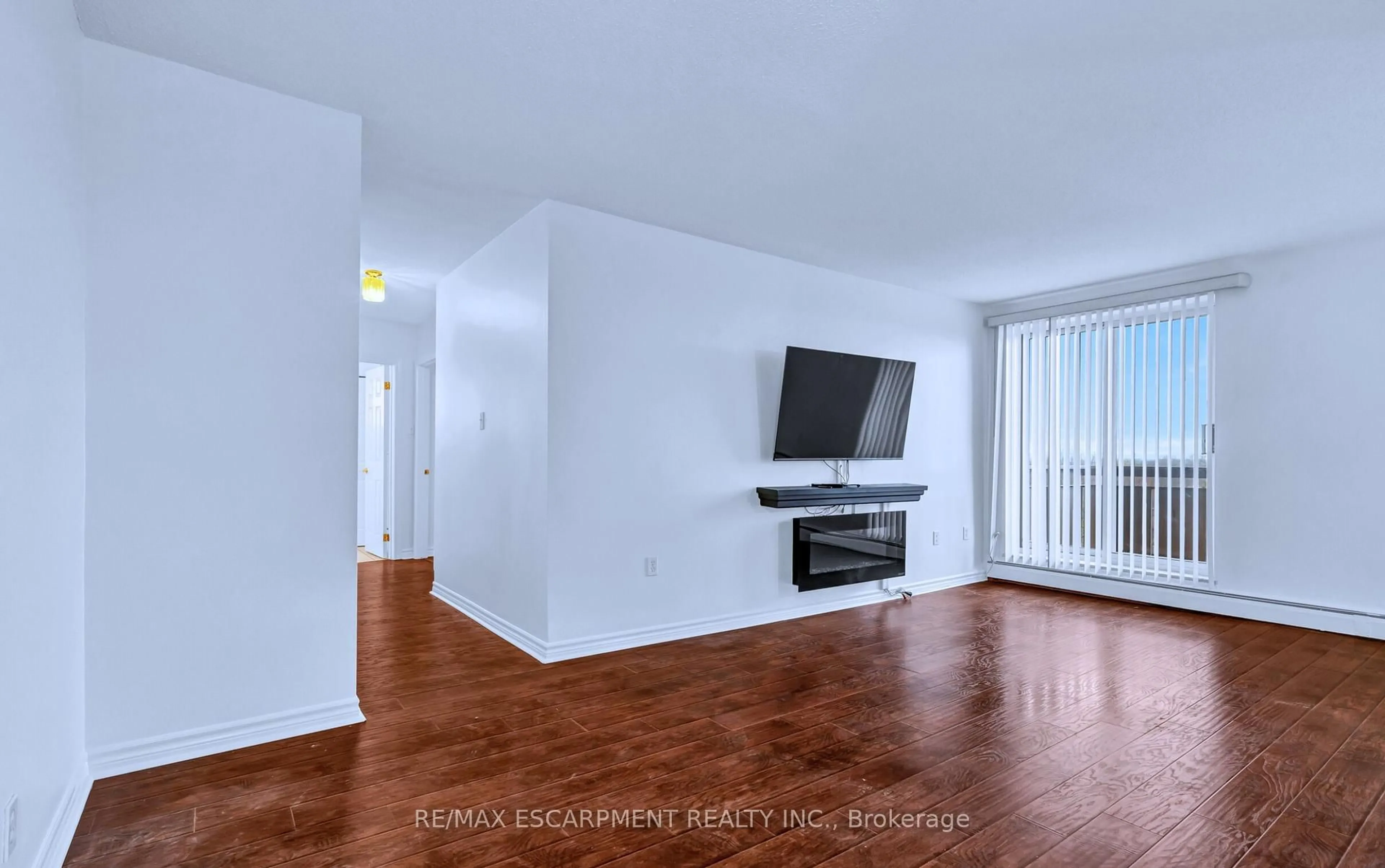 A pic of a room for 851 Queenston Rd #607, Hamilton Ontario L8G 1B4