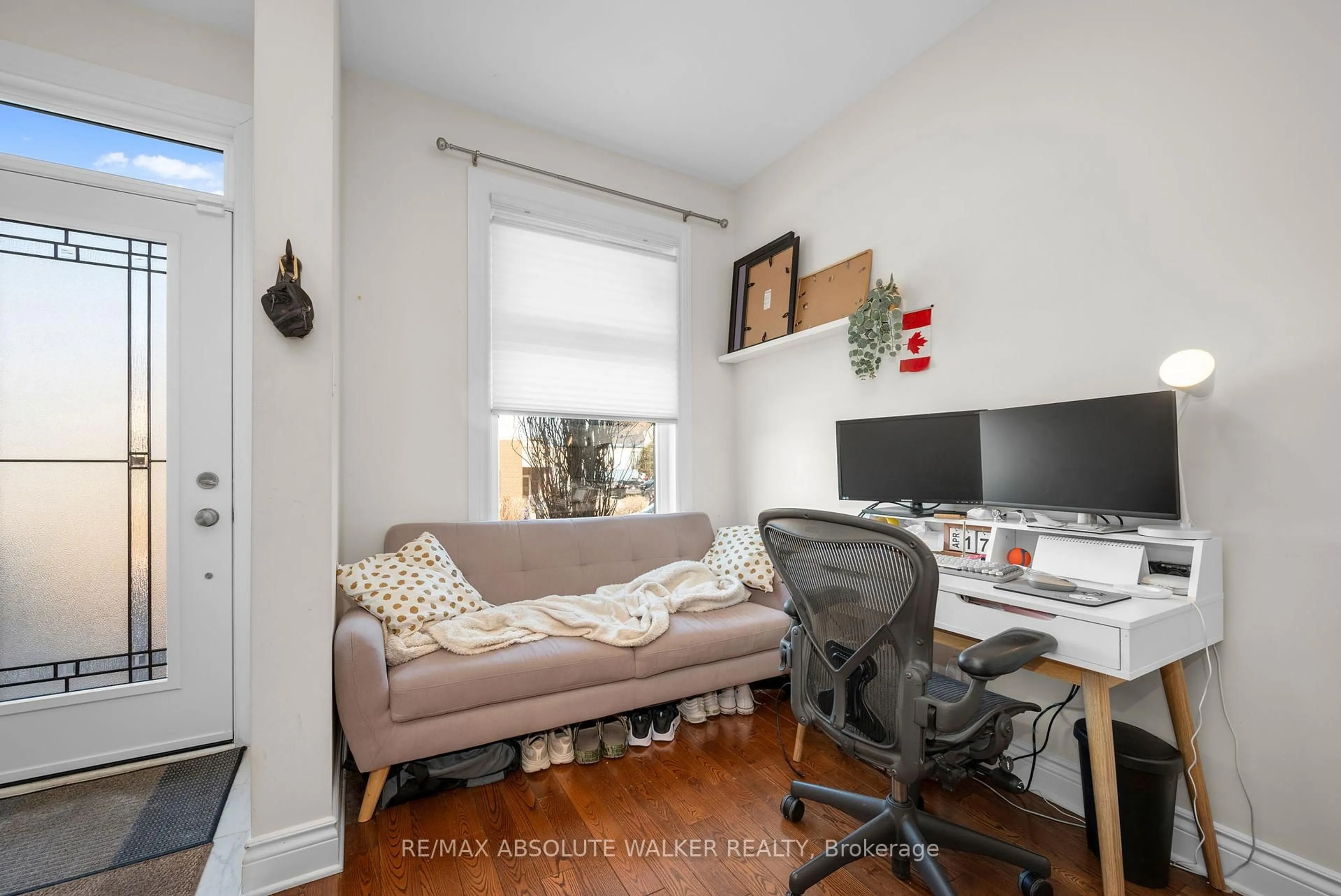 A pic of a room for 286 Cambridge St, Ottawa Ontario K1R 0B4
