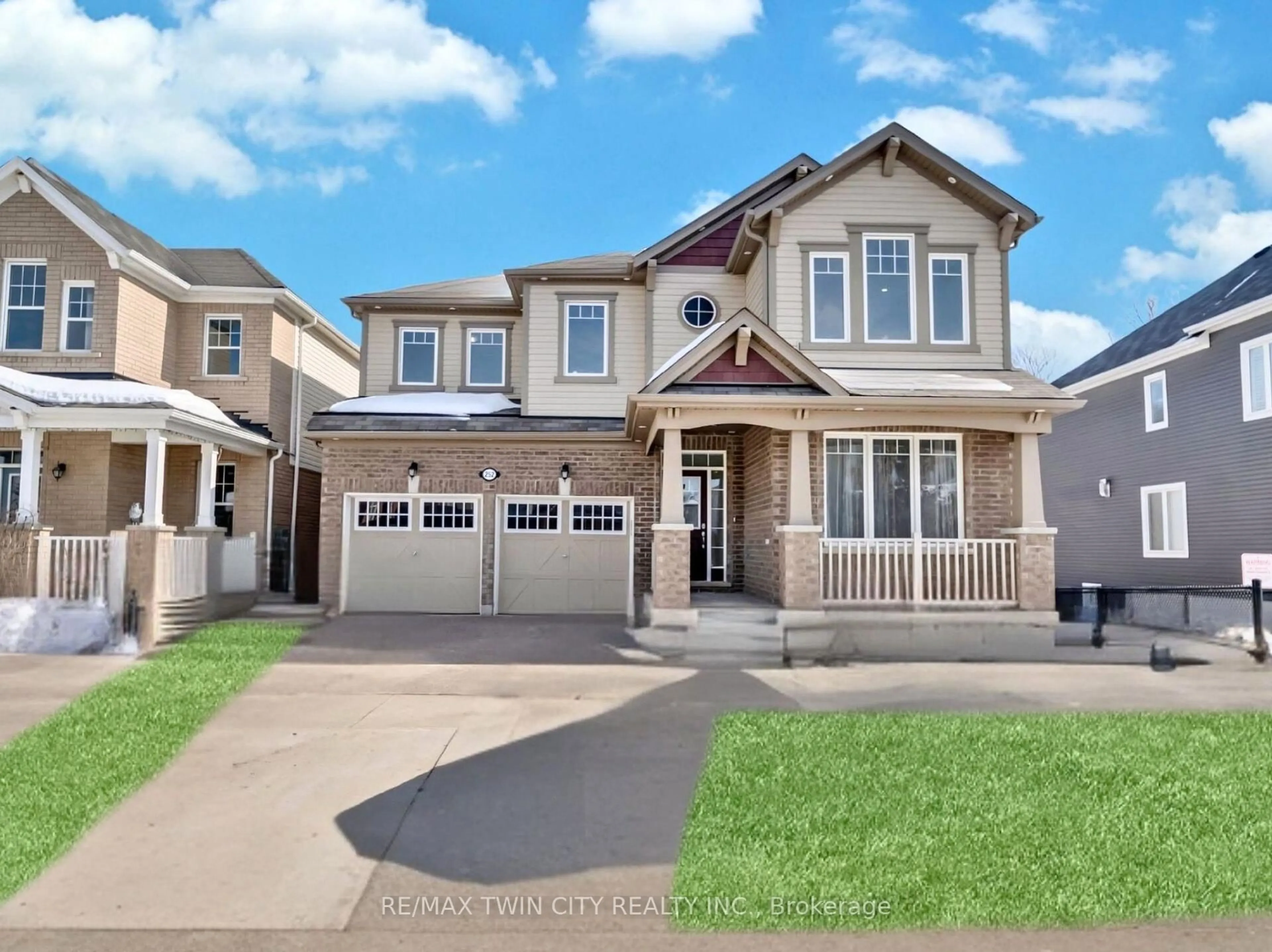 Home with vinyl exterior material, street for 252 Shady Glen Cres, Kitchener Ontario N2R 0J9