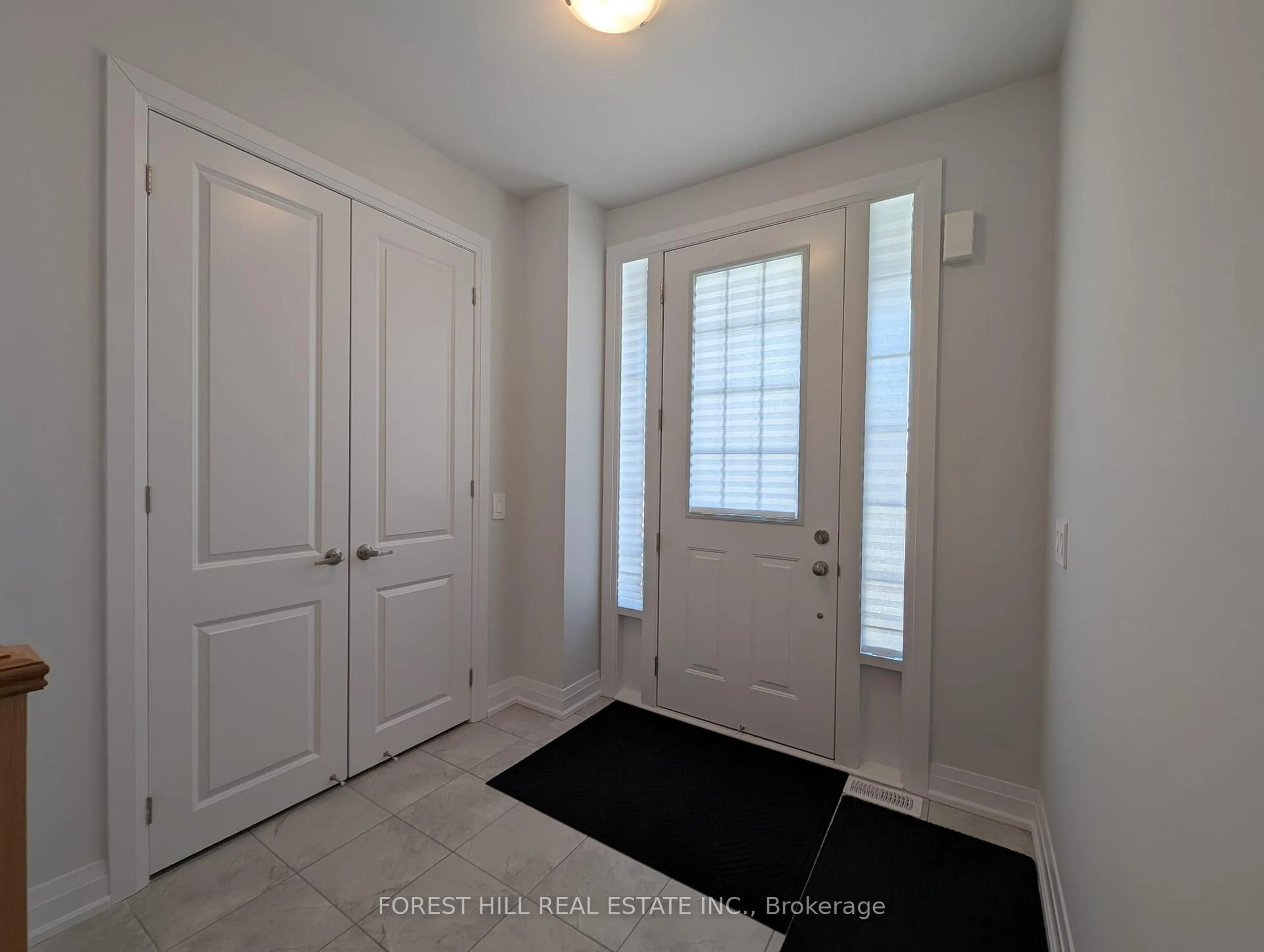 Indoor entryway for 146 St Joseph St, Kawartha Lakes Ontario K9V 0R8