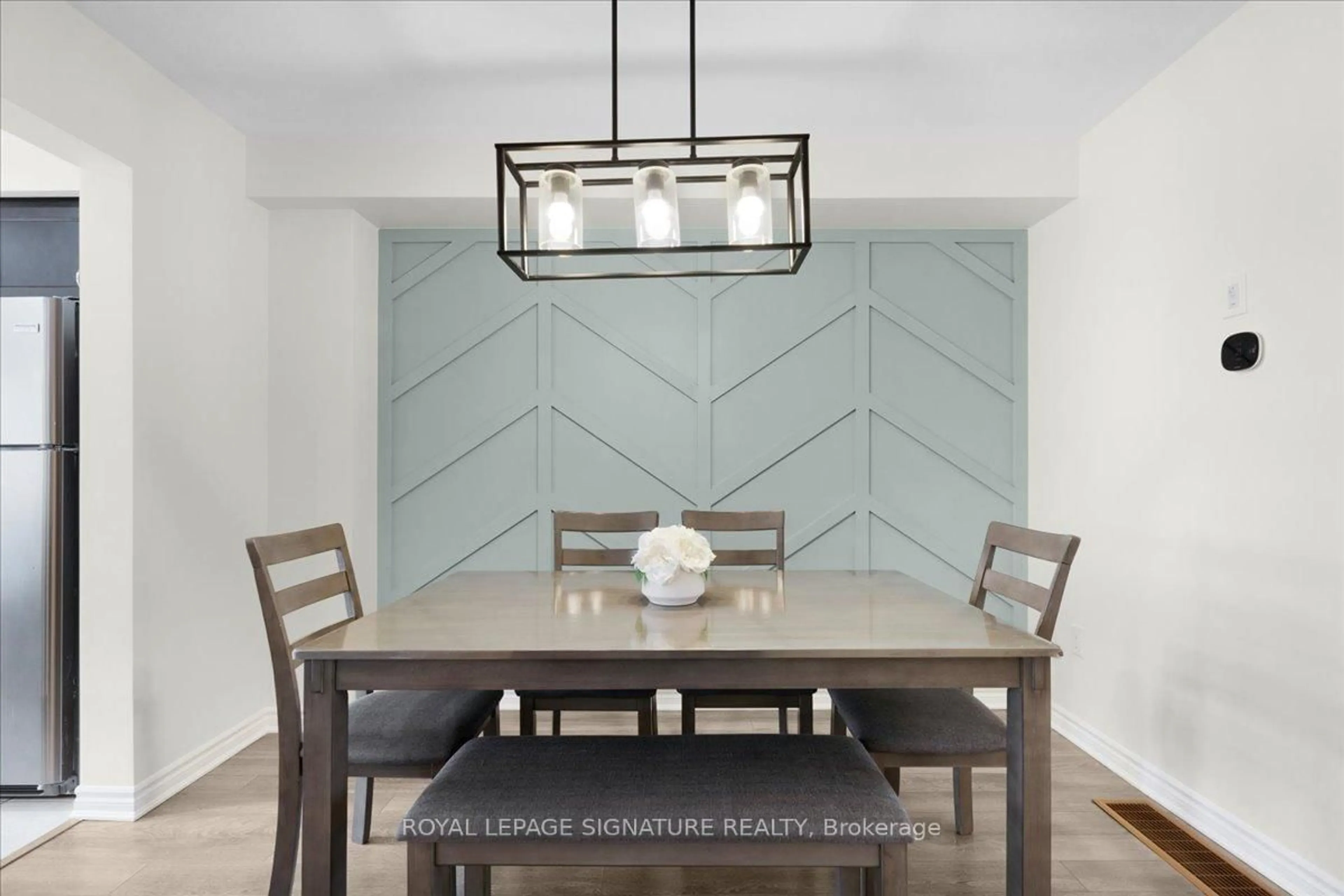 Dining room, ceramic/tile floor for 143 Ridge Rd #105, Cambridge Ontario N3E 0E1