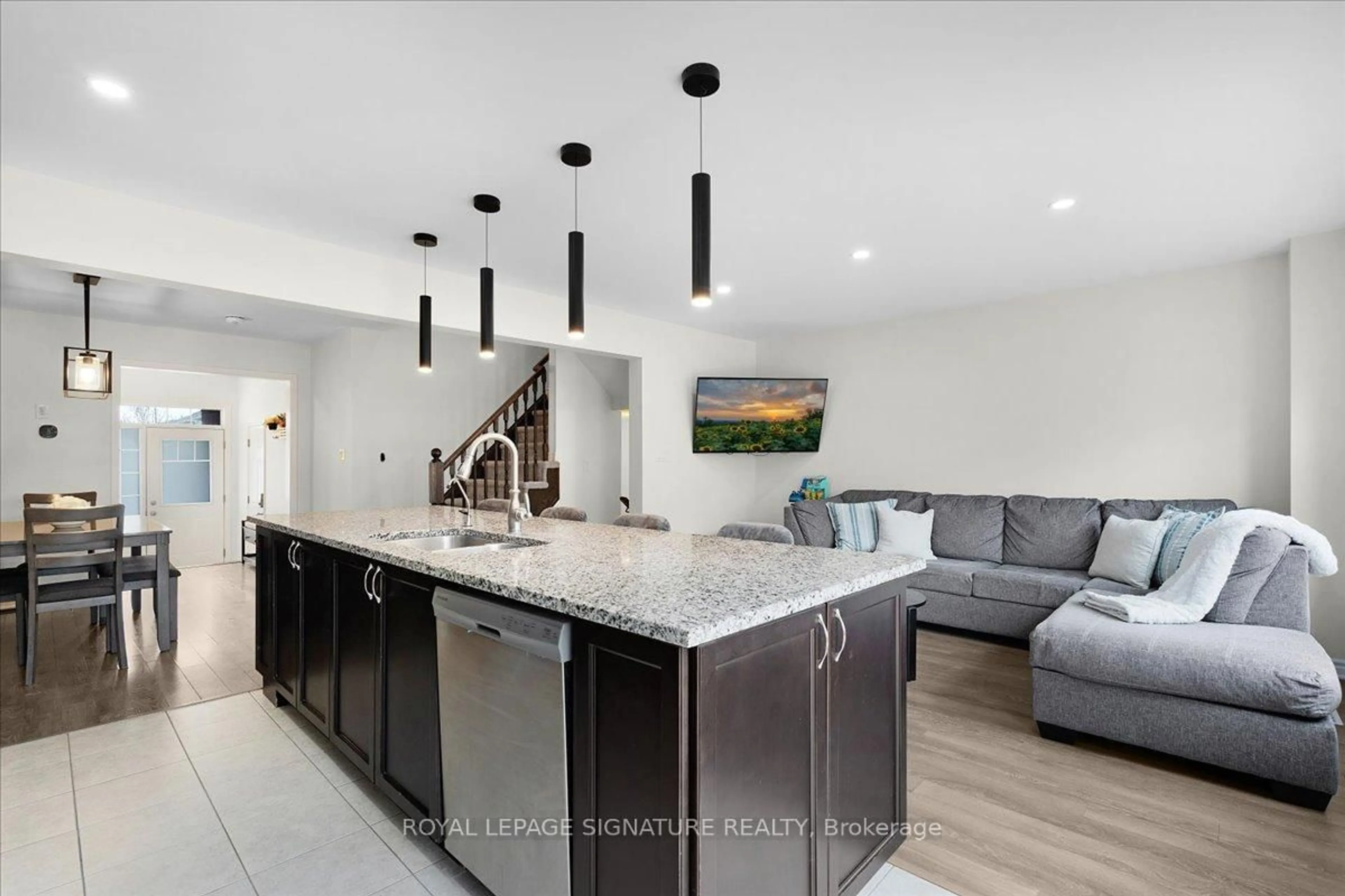 Open concept kitchen, unknown for 143 Ridge Rd #105, Cambridge Ontario N3E 0E1