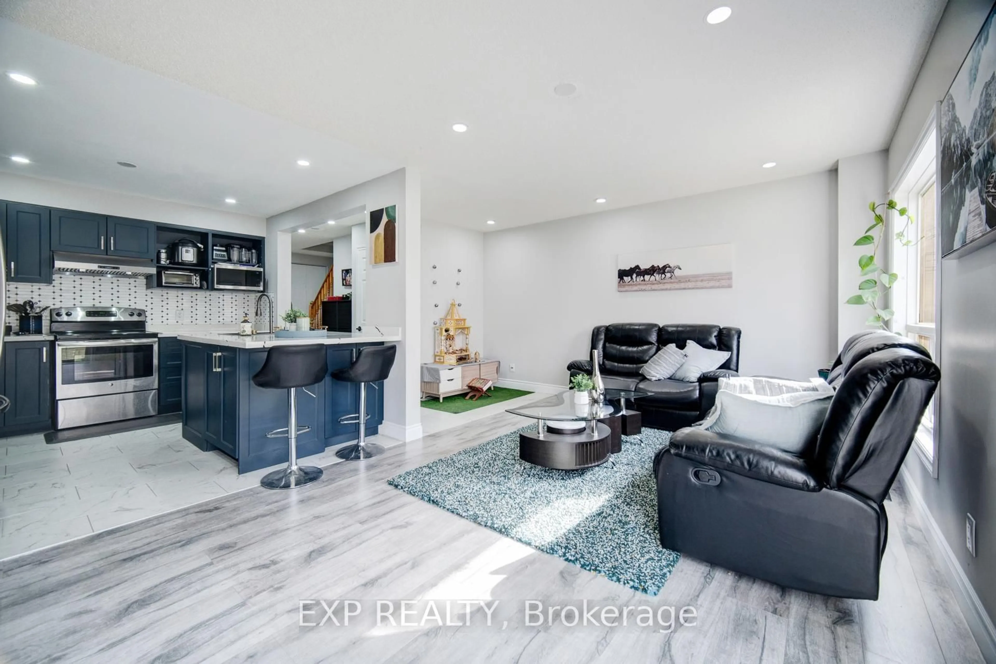 Living room with furniture, unknown for 179 HENHOEFFER Cres, Kitchener Ontario N2E 9H1