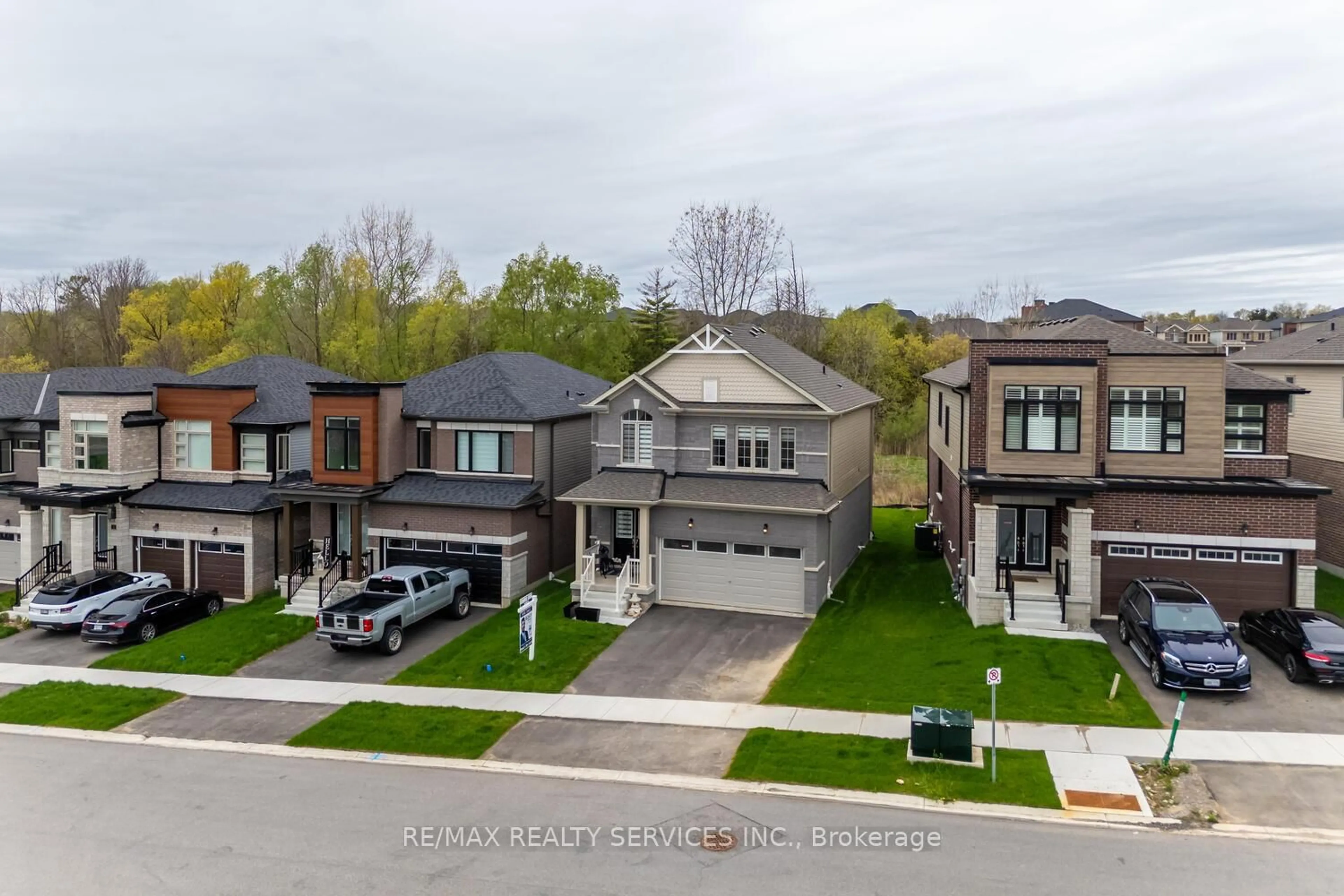 A pic from outside/outdoor area/front of a property/back of a property/a pic from drone, street for 27 Gilham Way, Brant Ontario N3L 0M7