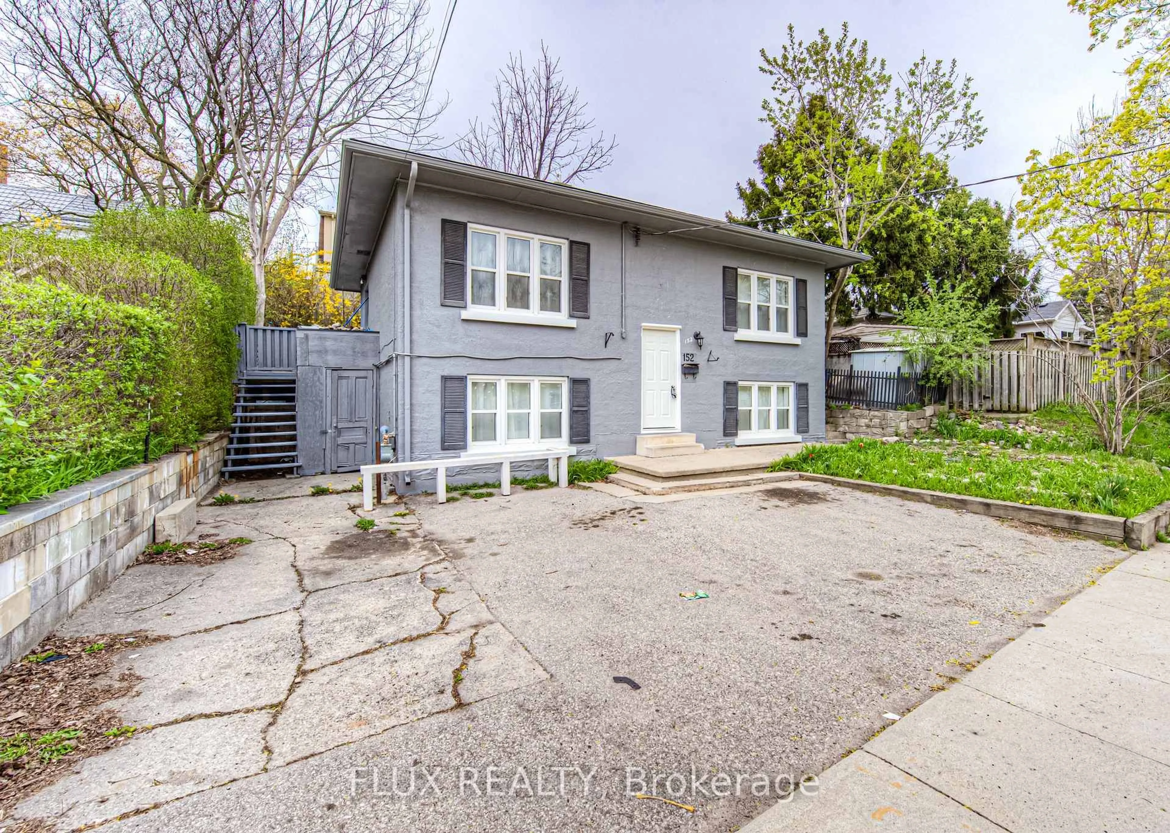 A pic from outside/outdoor area/front of a property/back of a property/a pic from drone, street for 152 Binscarth Rd, Kitchener Ontario N2M 3E5