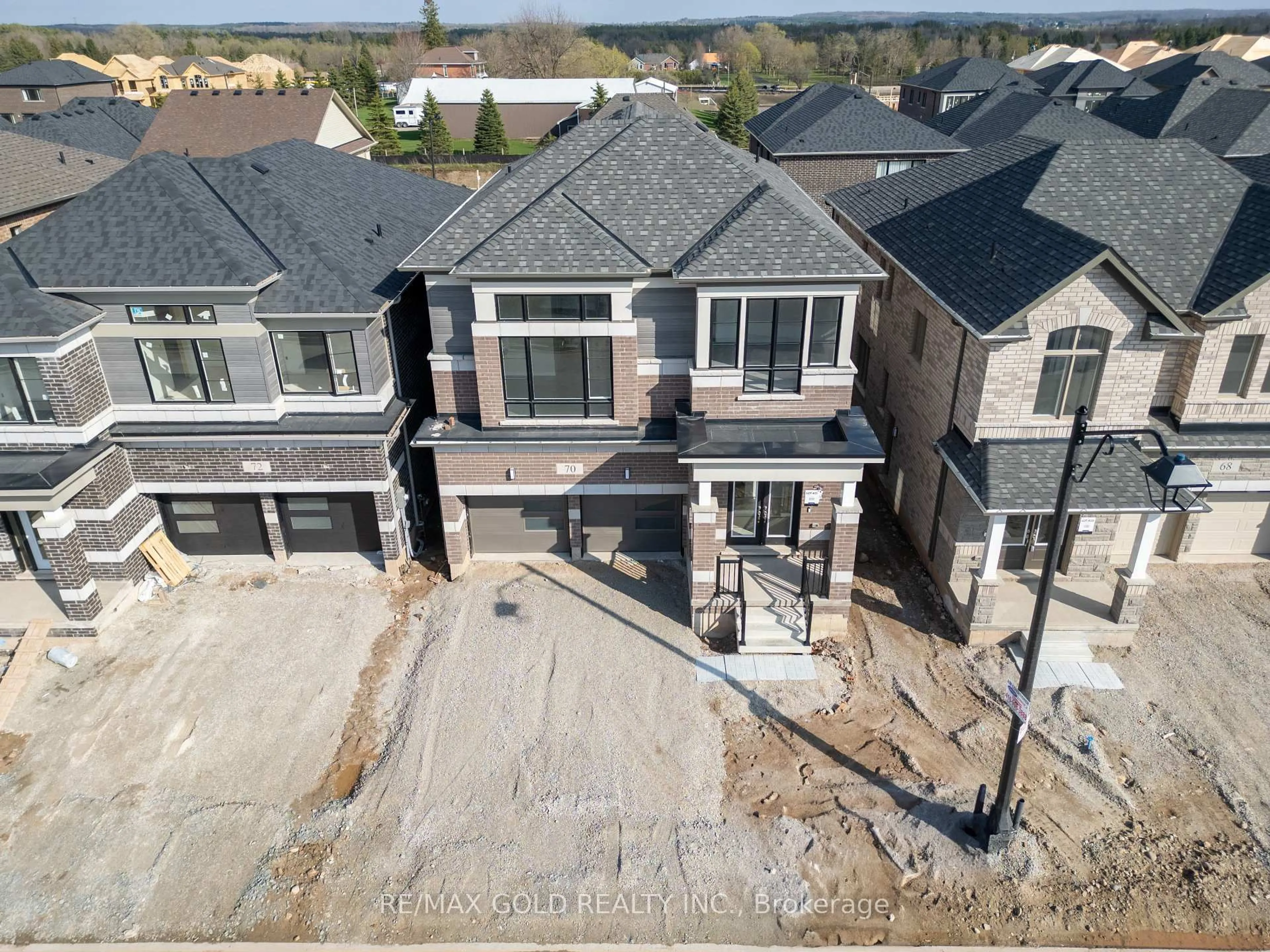 A pic from outside/outdoor area/front of a property/back of a property/a pic from drone, building for 70 Conboy Dr, Erin Ontario N0B 1T0