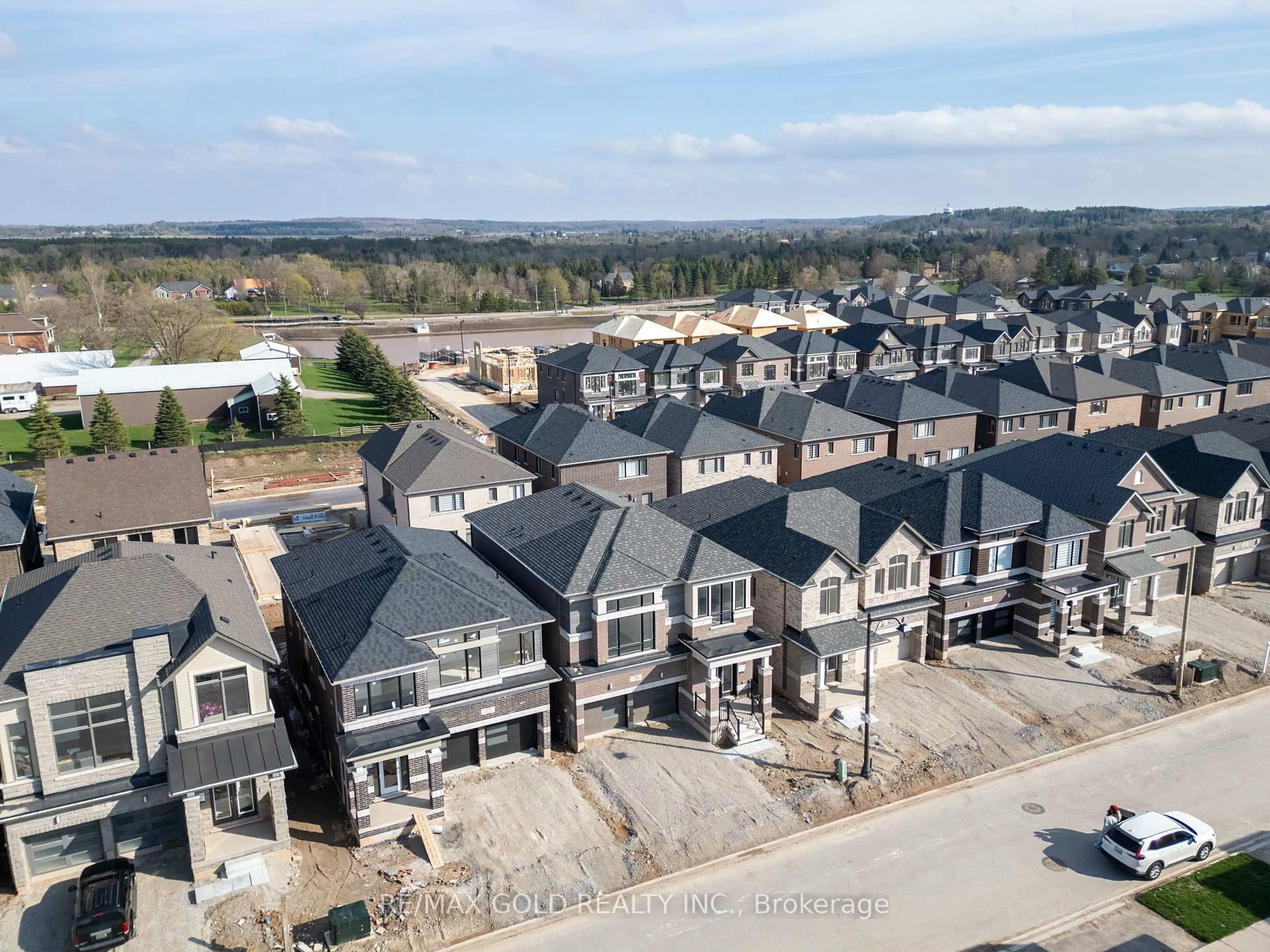 A pic from outside/outdoor area/front of a property/back of a property/a pic from drone, street for 70 Conboy Dr, Erin Ontario N0B 1T0
